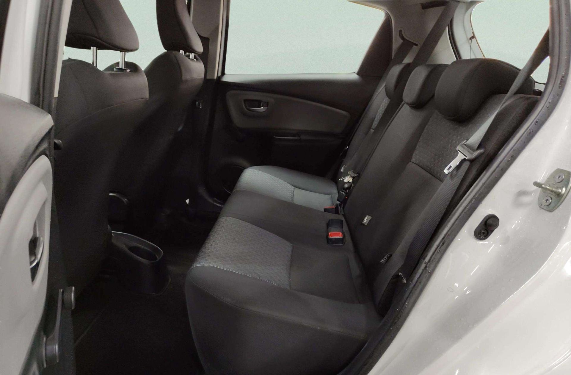 Toyota Yaris 100 Active - foto 10