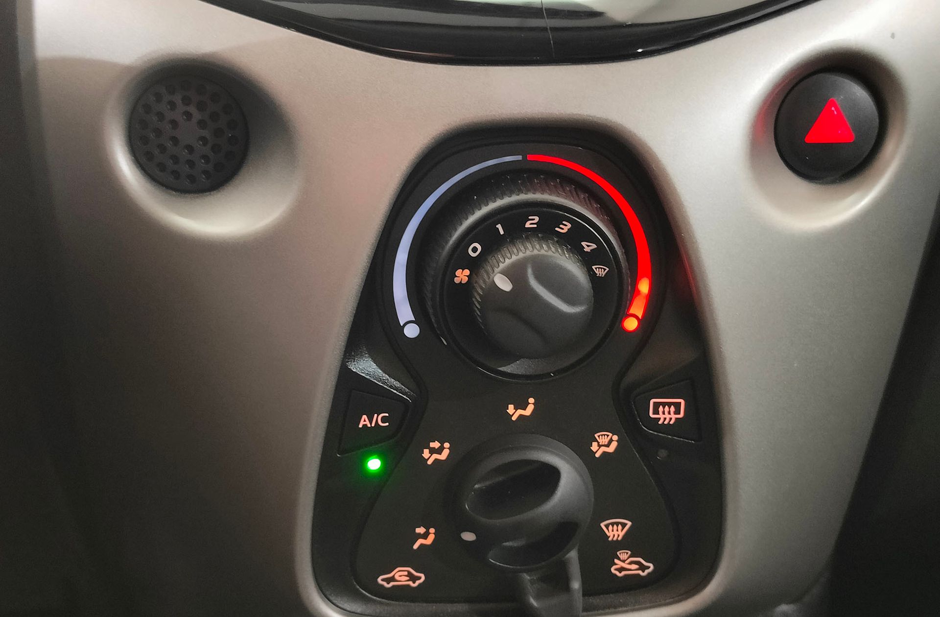 Toyota Aygo 1.0 70 x-play - foto 23