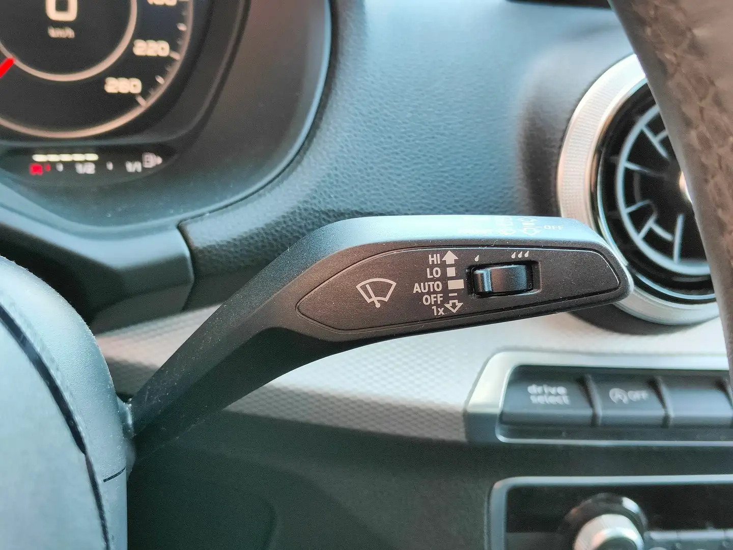 Foto Audi Q2 Audi Q2 Black line 35 TFSI (150 CV) S tronic Pack S-Line