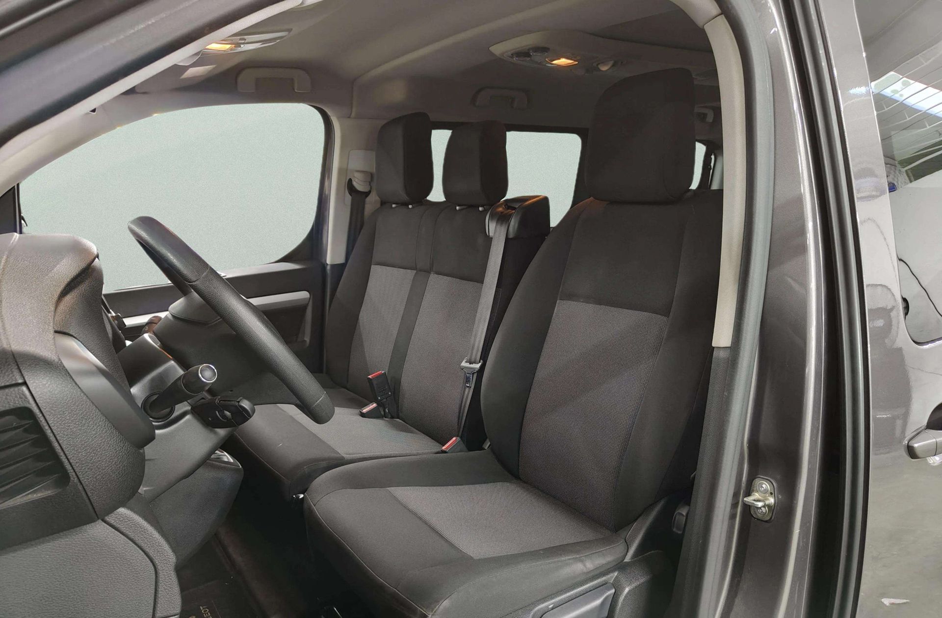 Peugeot Traveller 2.0 BlueHDi Business Standard 9 plazas - foto 12