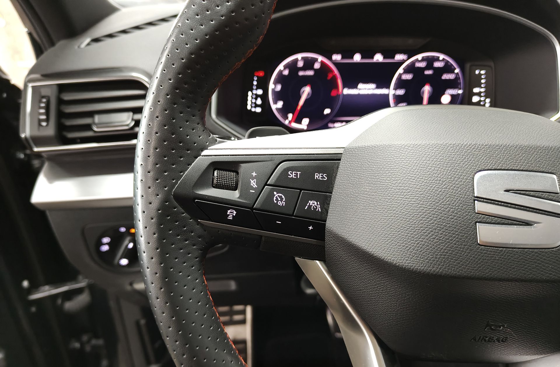 SEAT Tarraco 1.5 TSI FR Edition DSG - foto 32