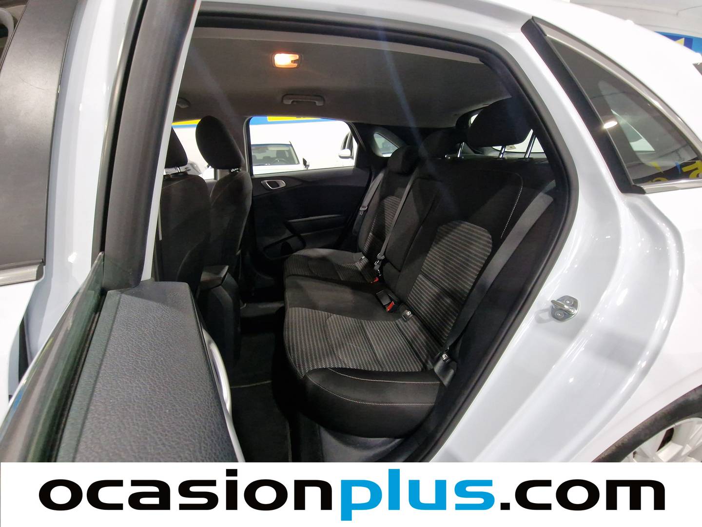 Foto asientos traseros KIA Ceed KIA Ceed 1.6 MHEV iMT Drive (136 CV)