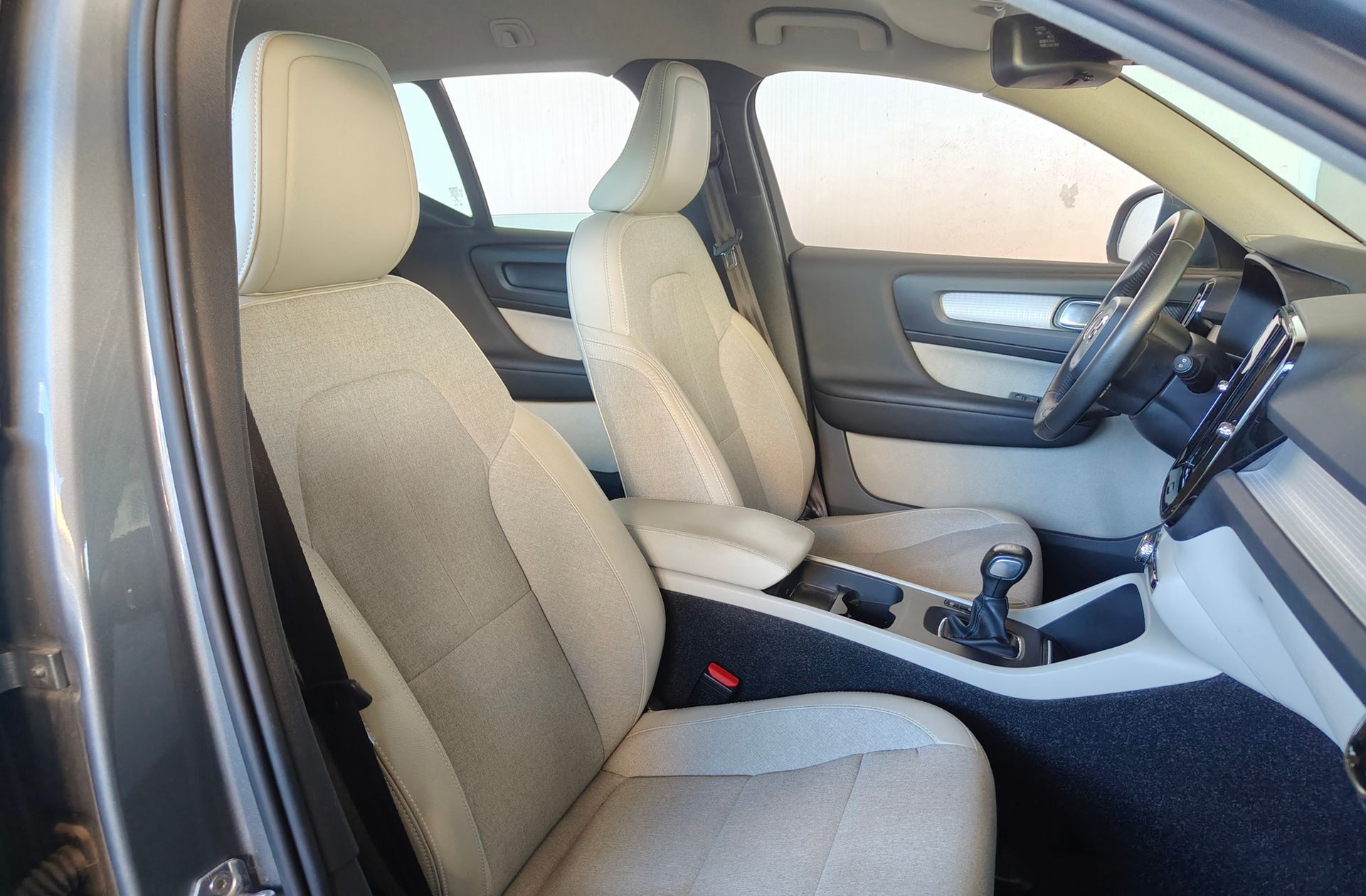 Volvo XC40 T3 Momentum - foto 18
