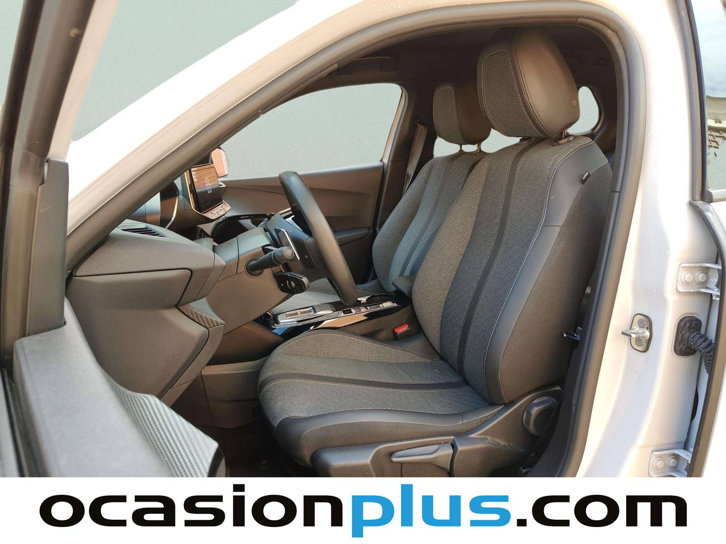 Foto Peugeot 2008 Peugeot 2008 Allure Hybrid eDCS6 (136 CV)