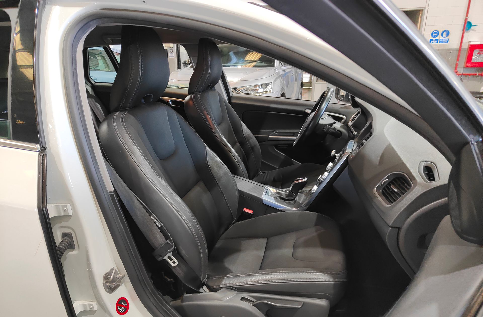 Volvo V60 D3 Momentum - foto 16