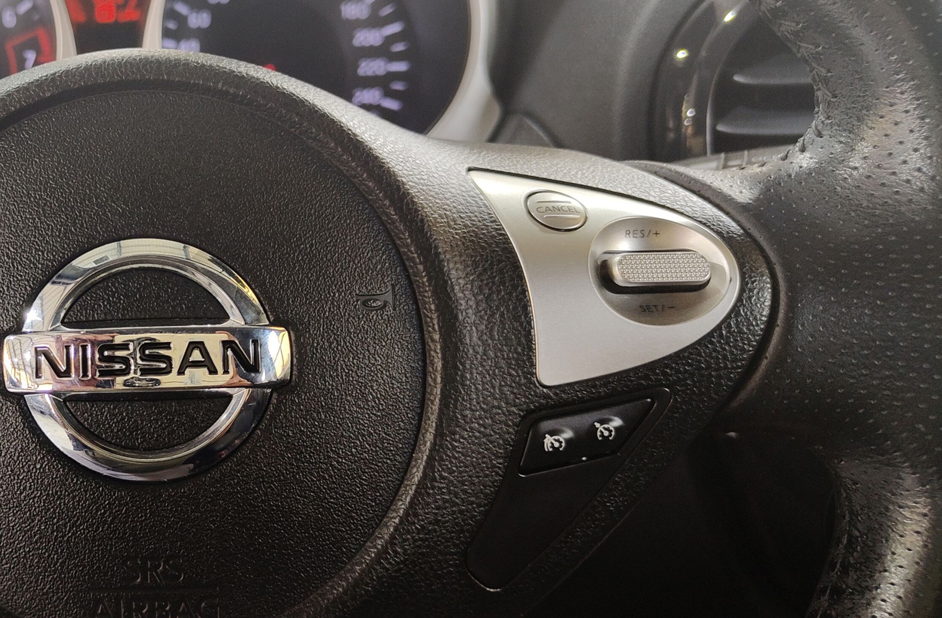 Nissan Juke 1.6 Tekna Premium CVT 4x2 - foto 25