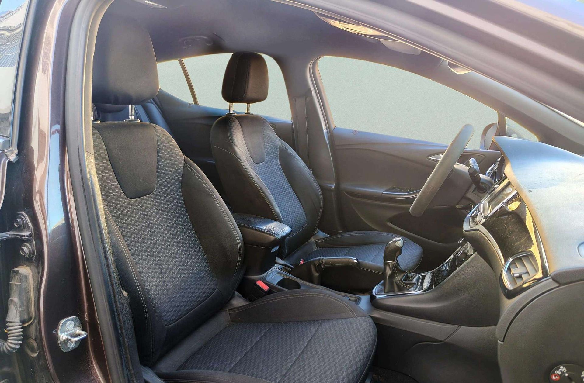 Opel Astra 1.6 CDTi Dynamic - foto 14