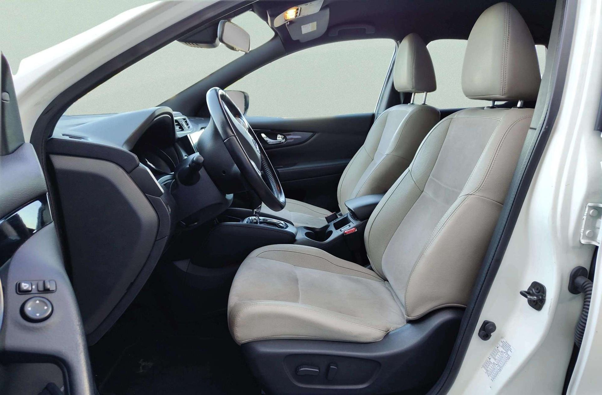 Nissan Qashqai 1.6 dCi Tekna Premium 4x2 XTronic - foto 14