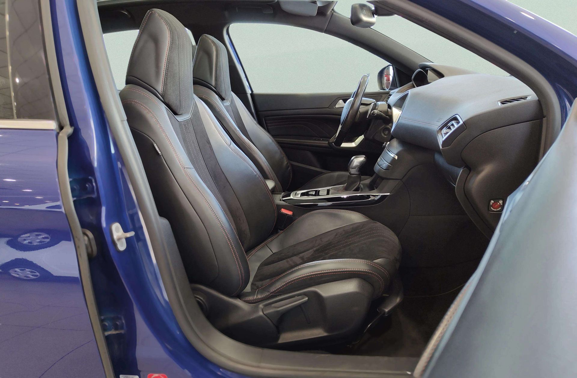 Peugeot 308 1.2 PureTech GT Line EAT6 - foto 22