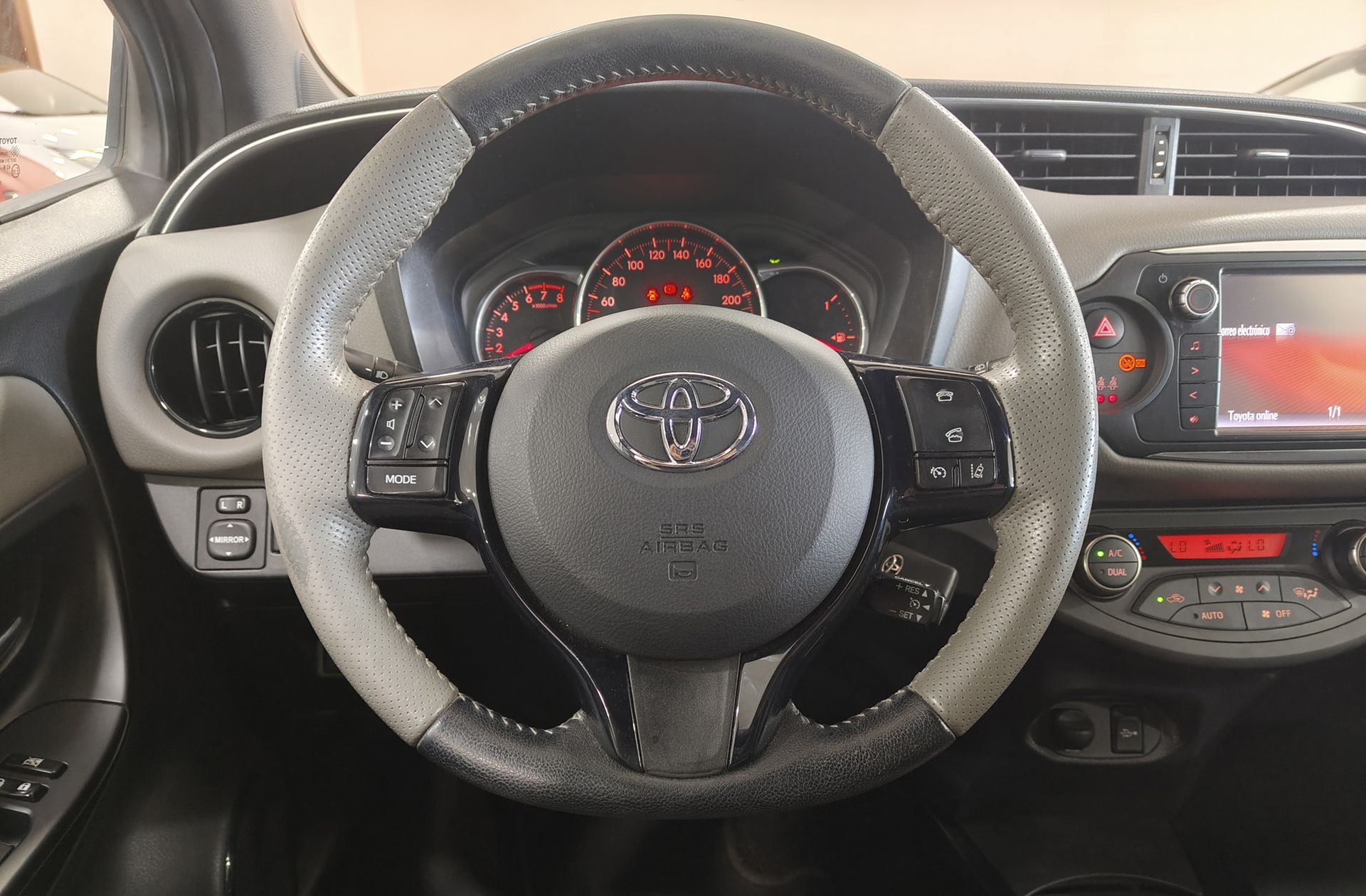 Toyota Yaris 1.3 100 Feel - foto 18