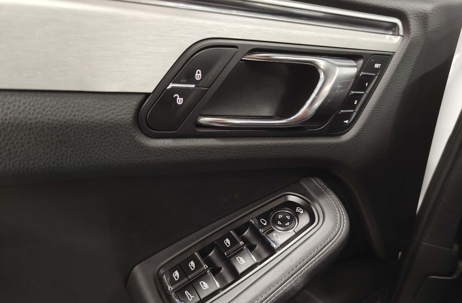 Porsche Macan Turbo - foto 30