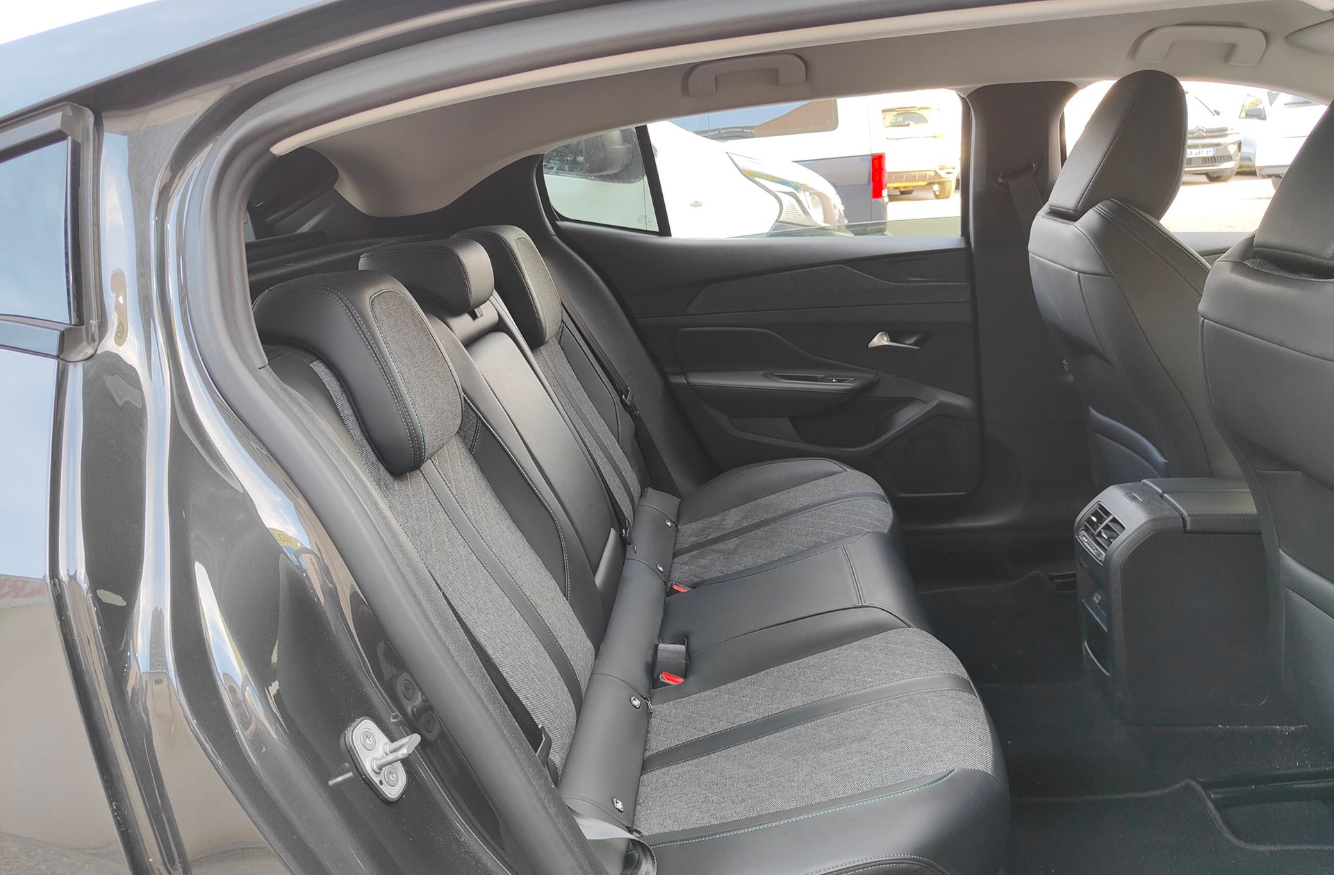Peugeot 408 PHEV 180 Allure Pack e-EAT8 - foto 18