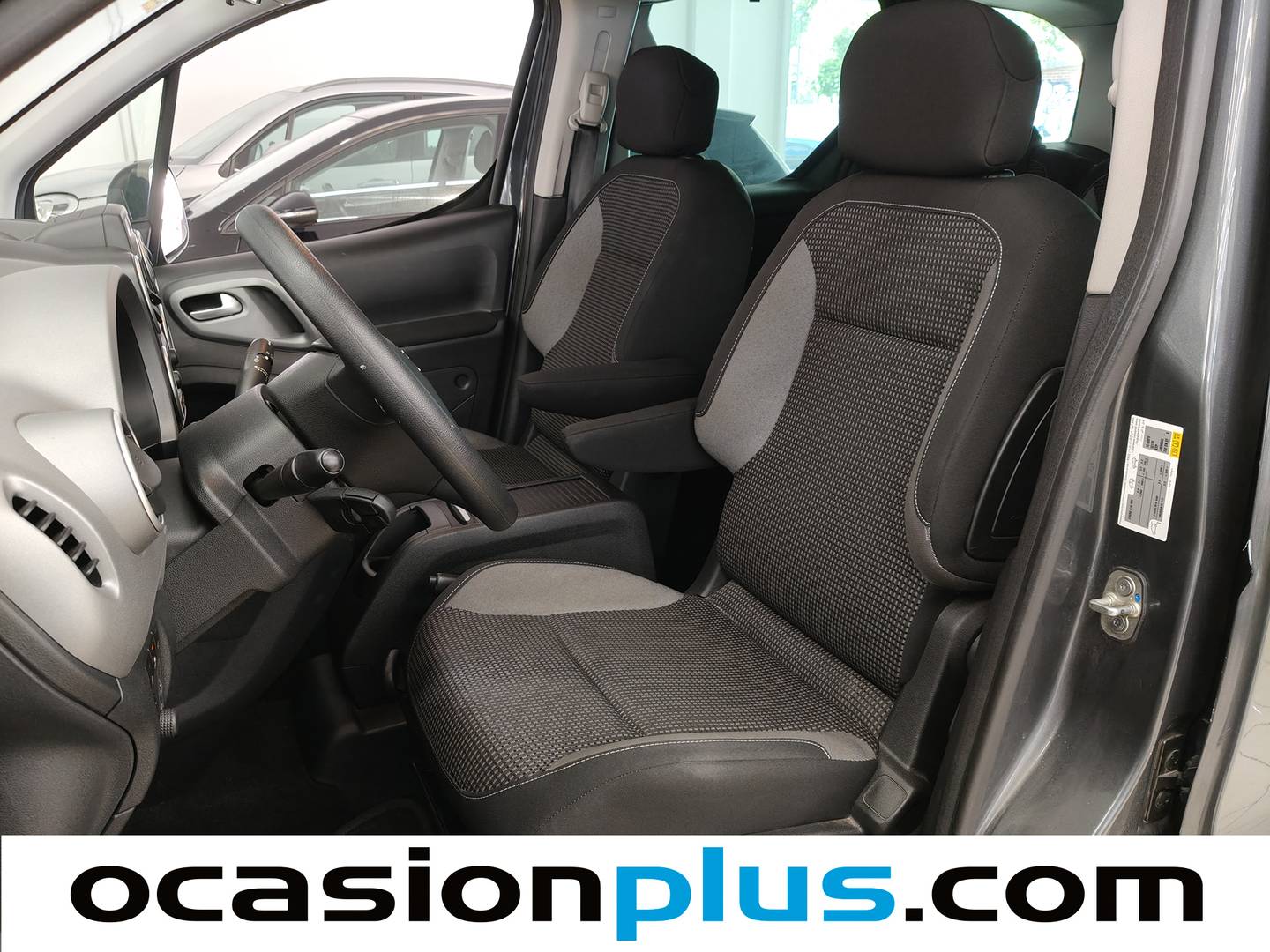 Foto asientos delanteros Peugeot Partner Peugeot Partner Tepee Combi 1.2 PureTech Adventure Edition  (110 CV)