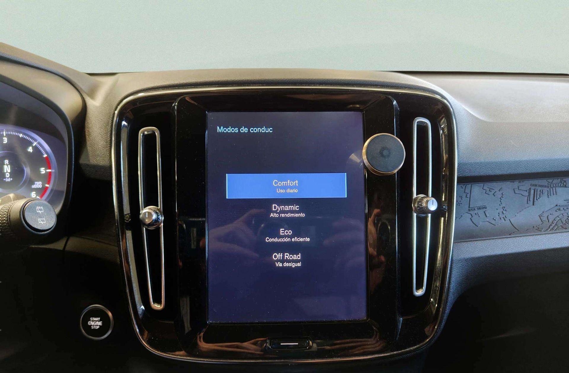 Volvo XC40 D3 Momentum - foto 9