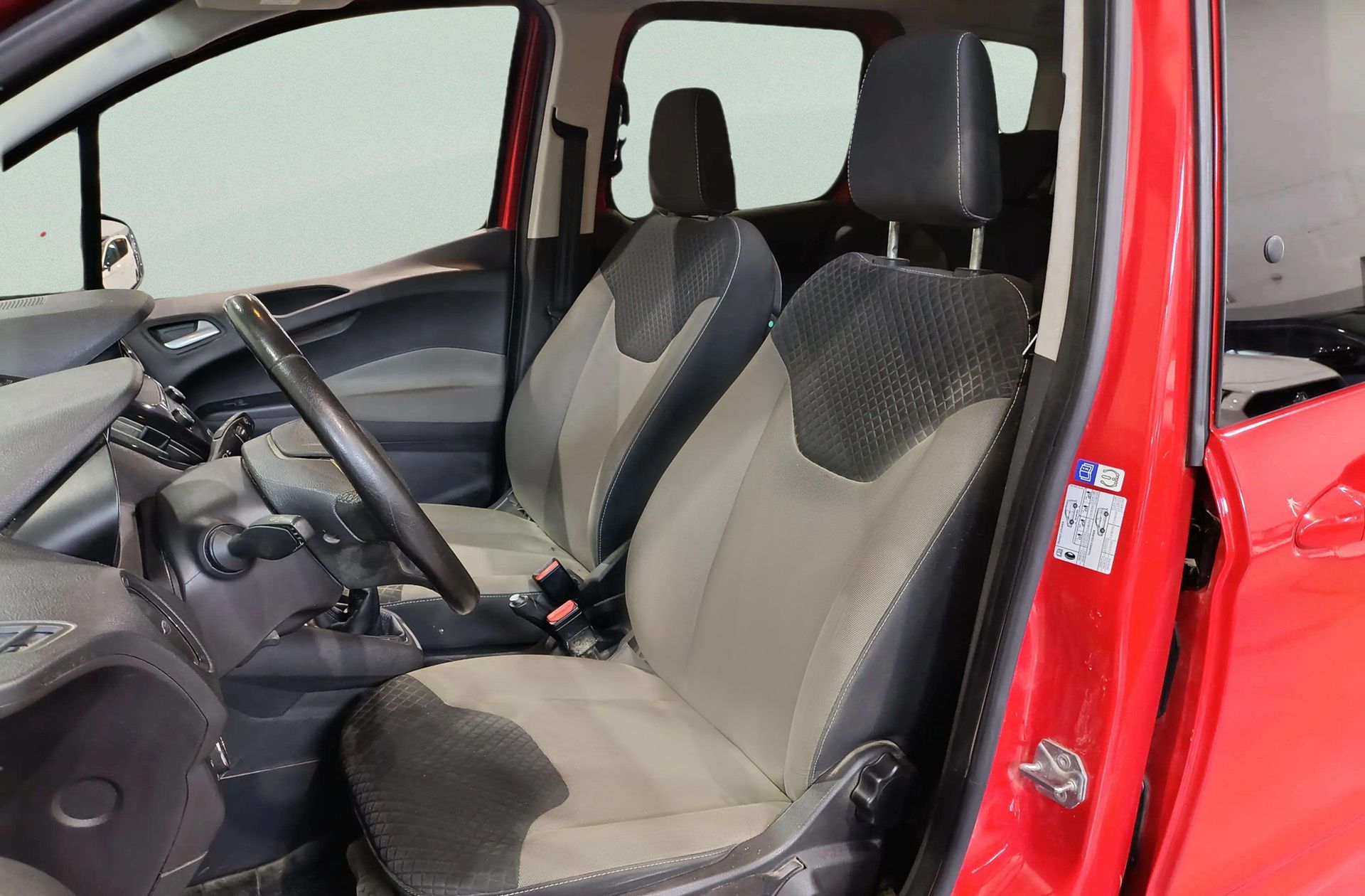 Ford Tourneo Courier 1.0 EcoBoost Titanium - foto 11