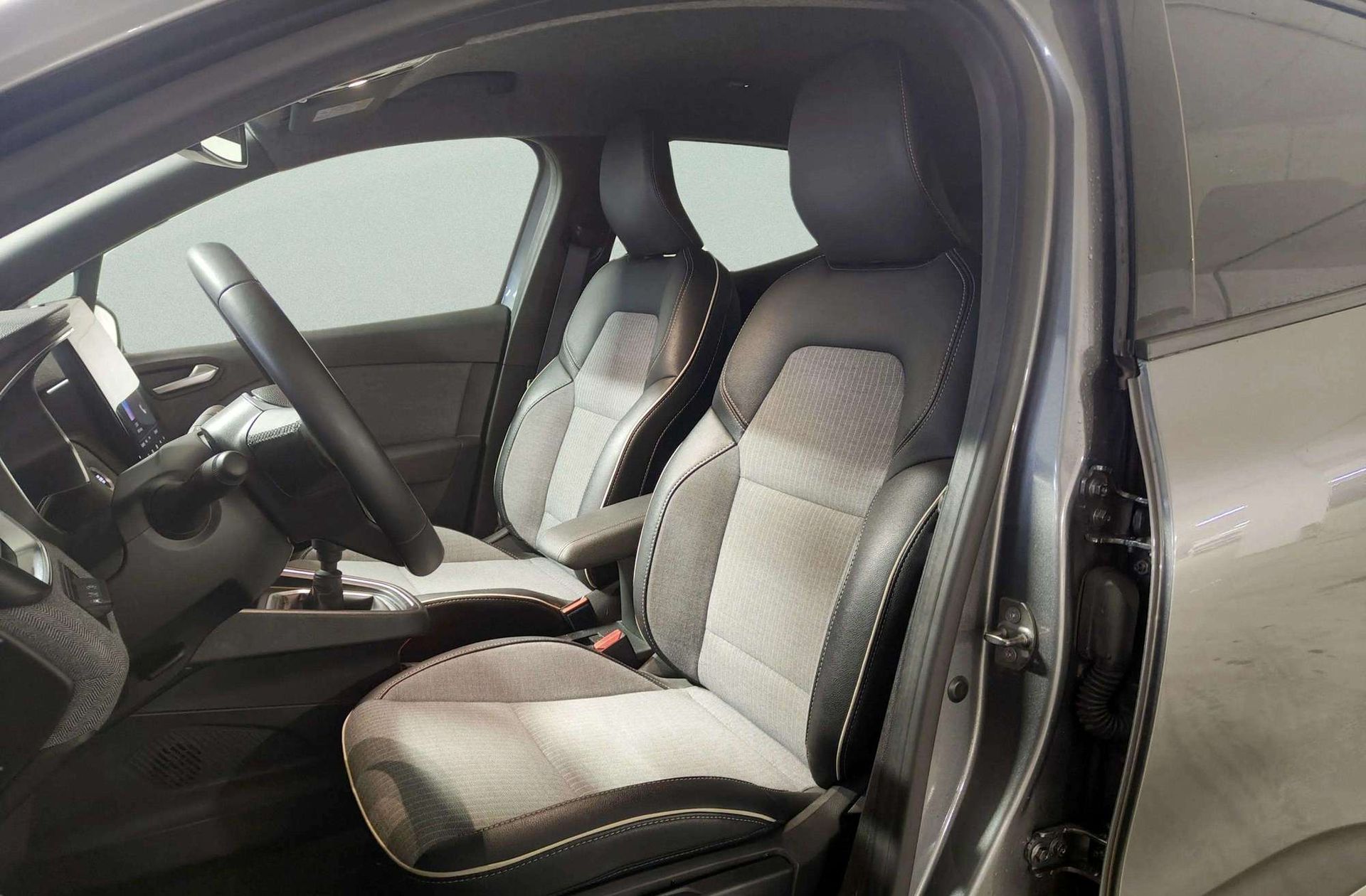 Renault Clio Techno TCe - foto 11