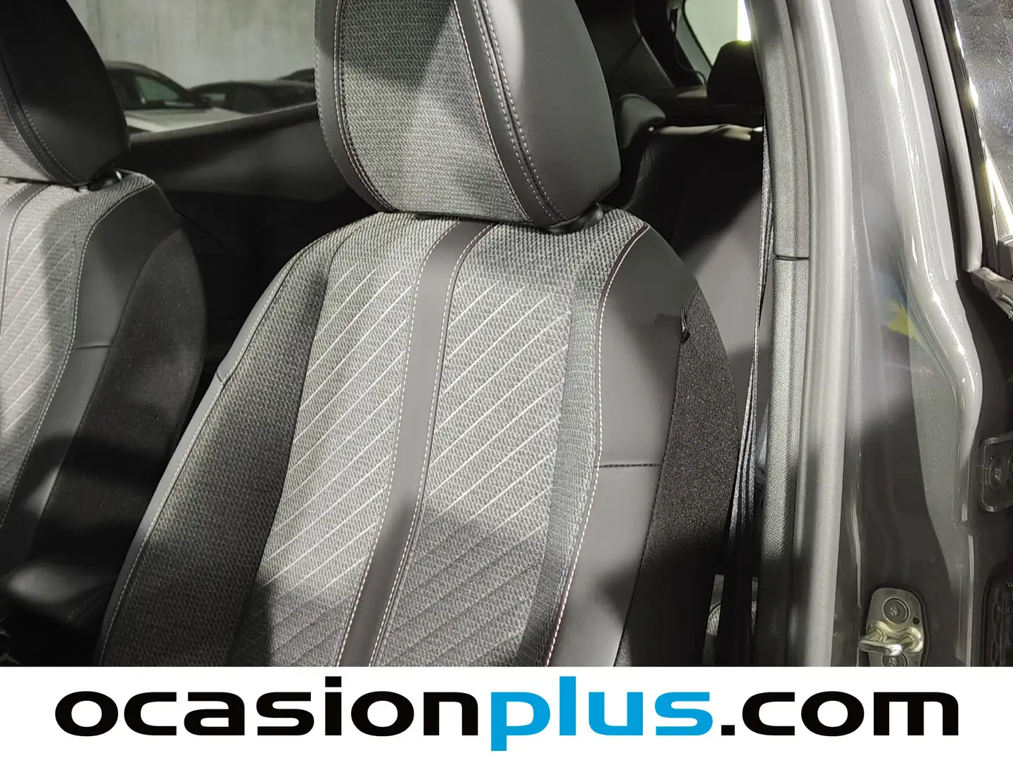 Foto Peugeot 2008 Peugeot 2008 Allure Hybrid eDCS6 (136 CV)