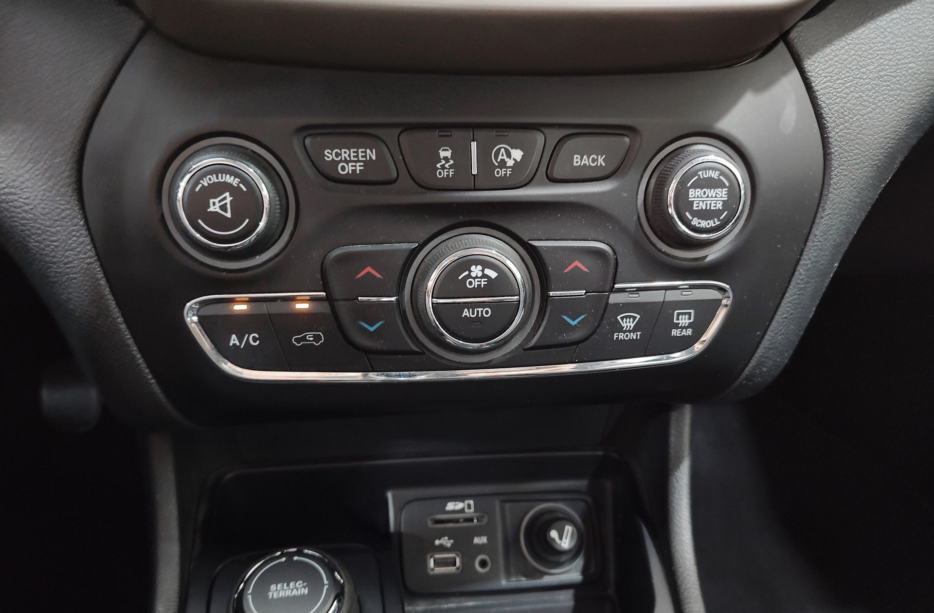 Jeep Cherokee 2.0 CRD Longitude 4x4 Active - foto 28