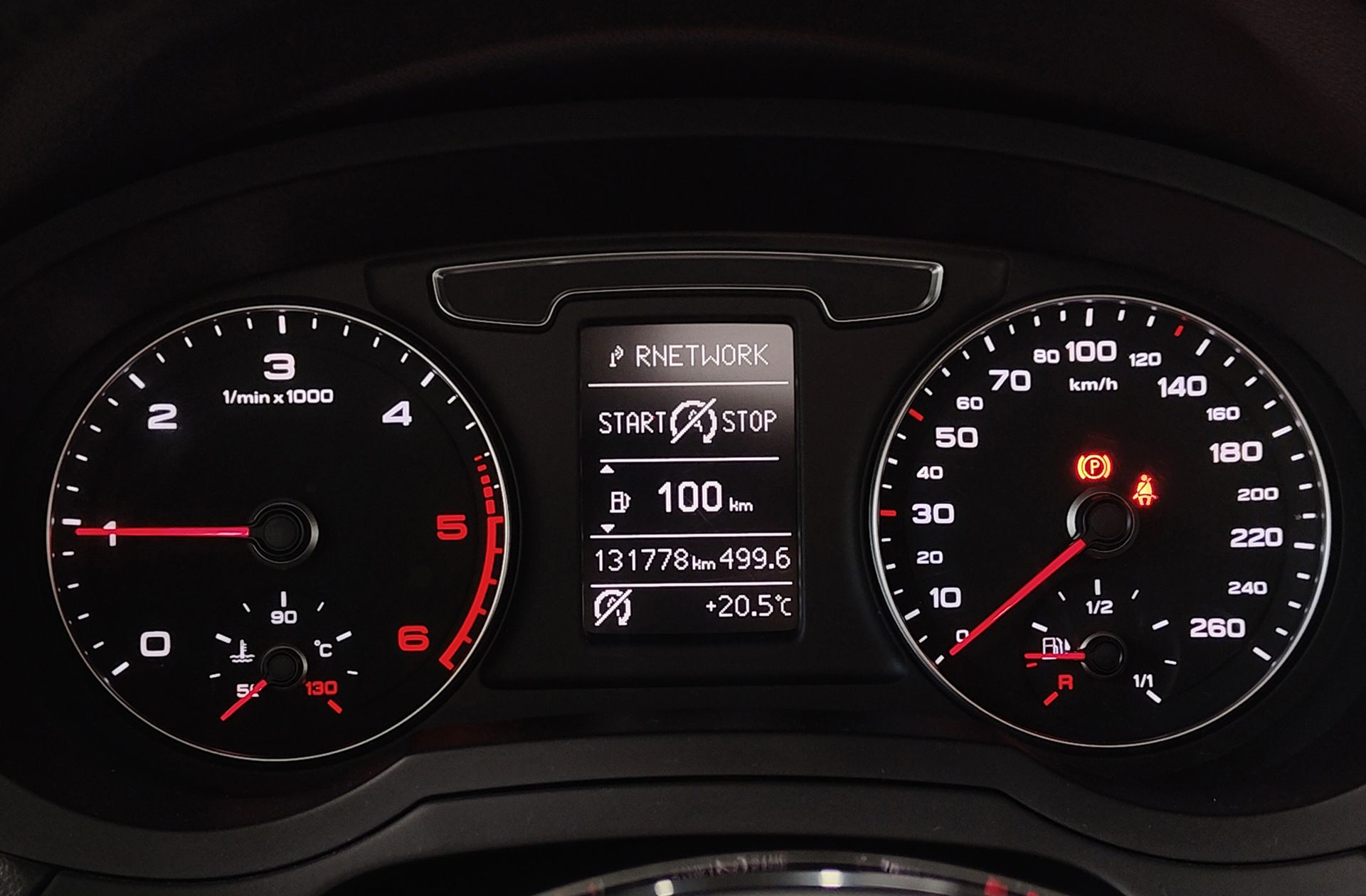 Audi Q3 design edition 2.0 TDI - foto 24