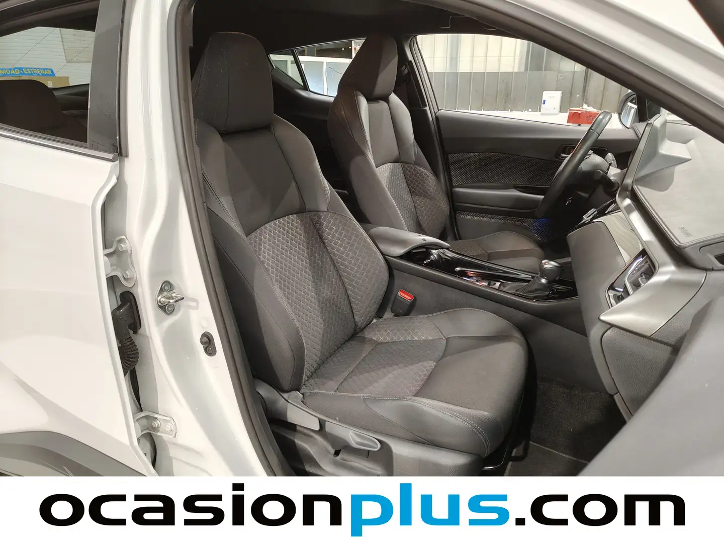 Foto Toyota C-HR Toyota C-HR 1.8 125H Advance (122 CV)