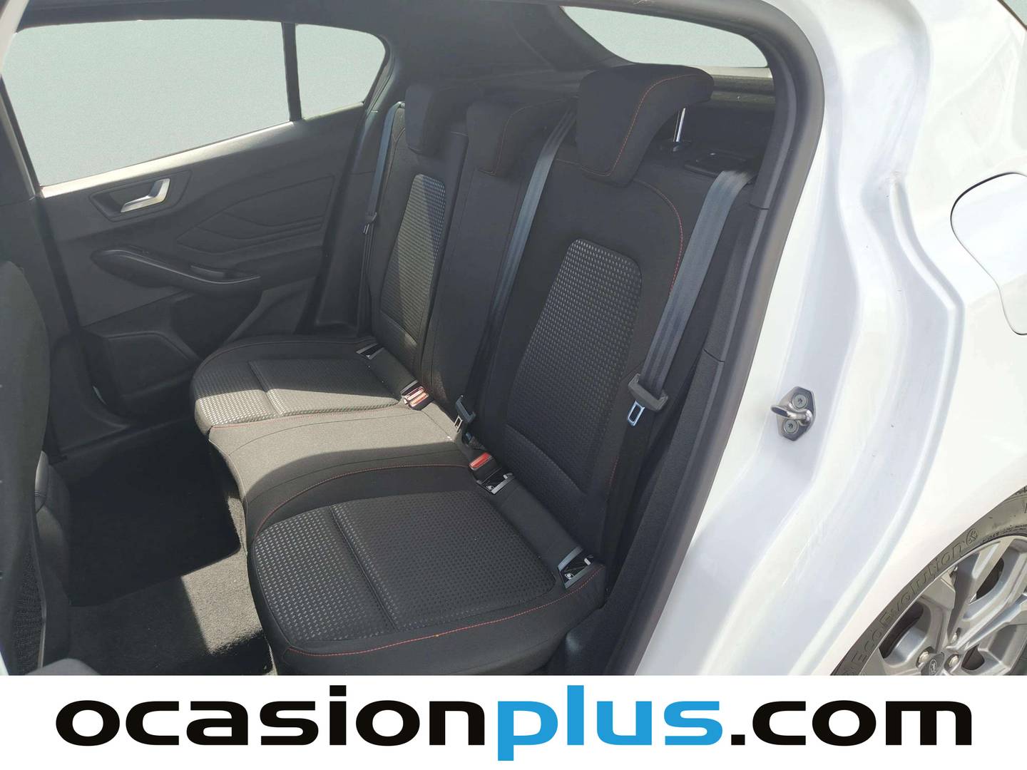 Foto asientos traseros Ford Focus Ford Focus 1.0 Ecoboost MHEV ST-Line Auto (155 CV)