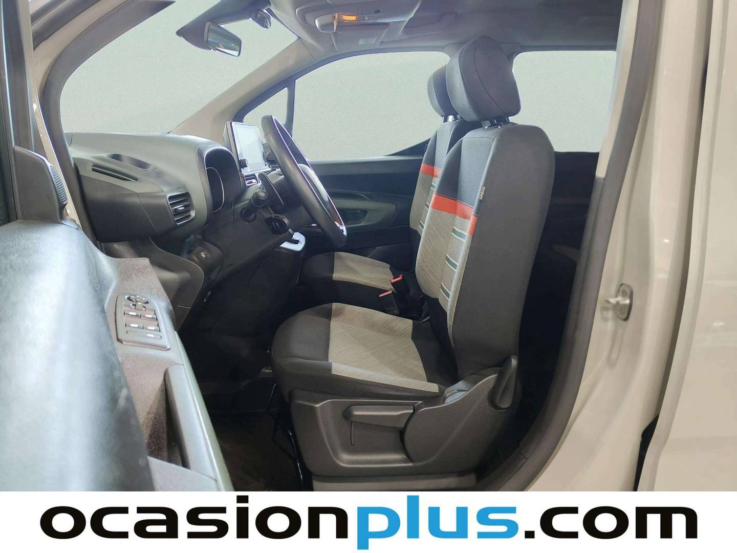 Foto asientos delanteros Citroën Berlingo Citroën Berlingo BlueHDi 130 S&S Talla M Shine EAT8 (130 CV)