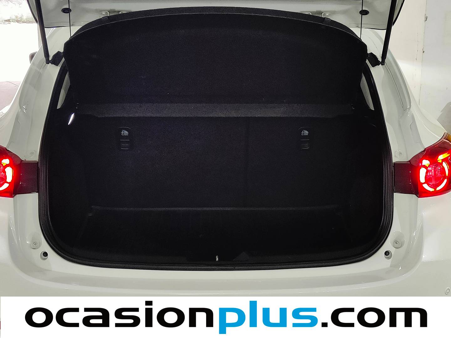 Fotos maletero Mazda Mazda3 Mazda Mazda 3 2.0 GE Black Tech Edition MT (120 CV)