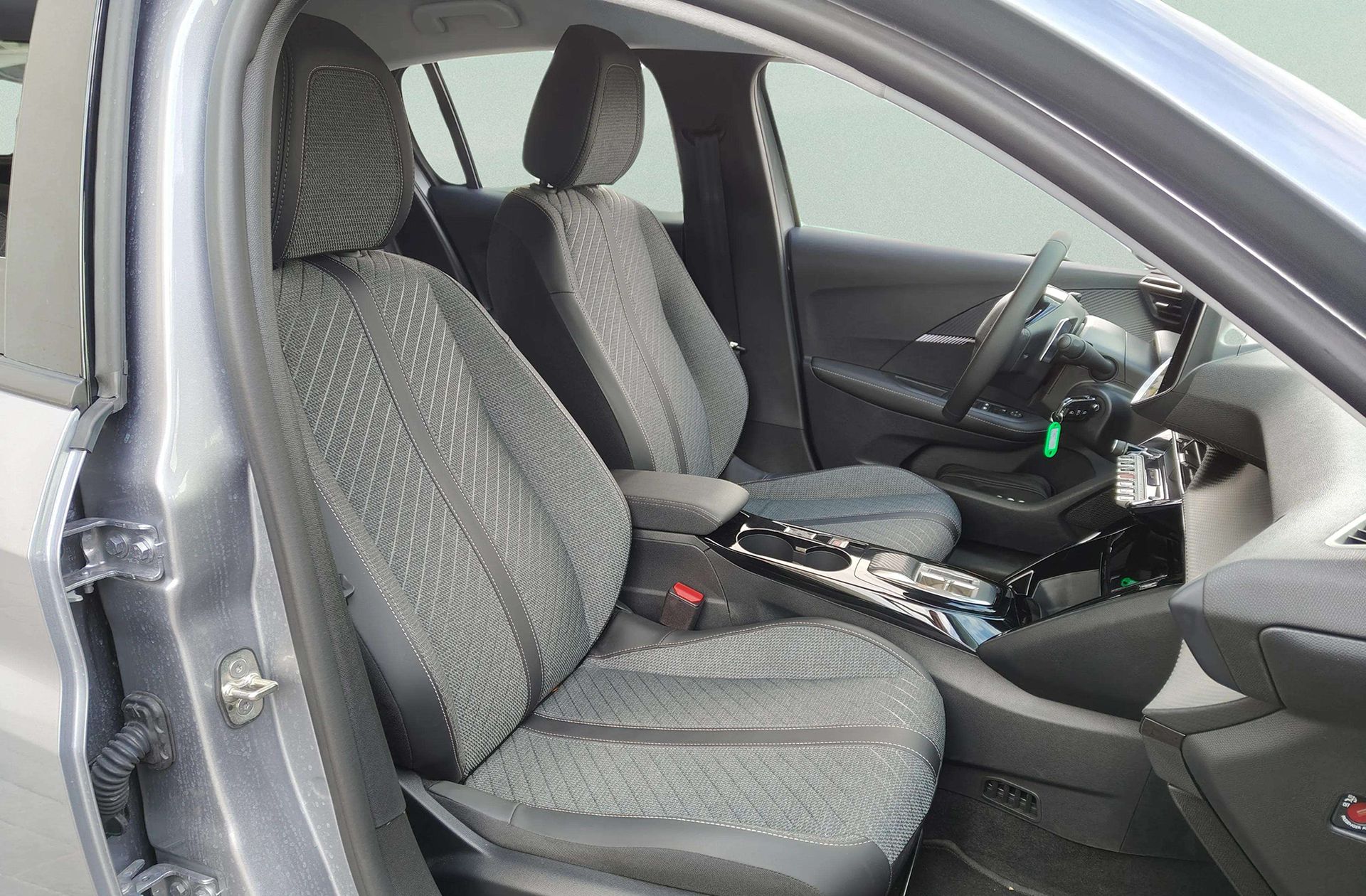 Peugeot 208 Allure Hybrid eDCS6 - foto 20