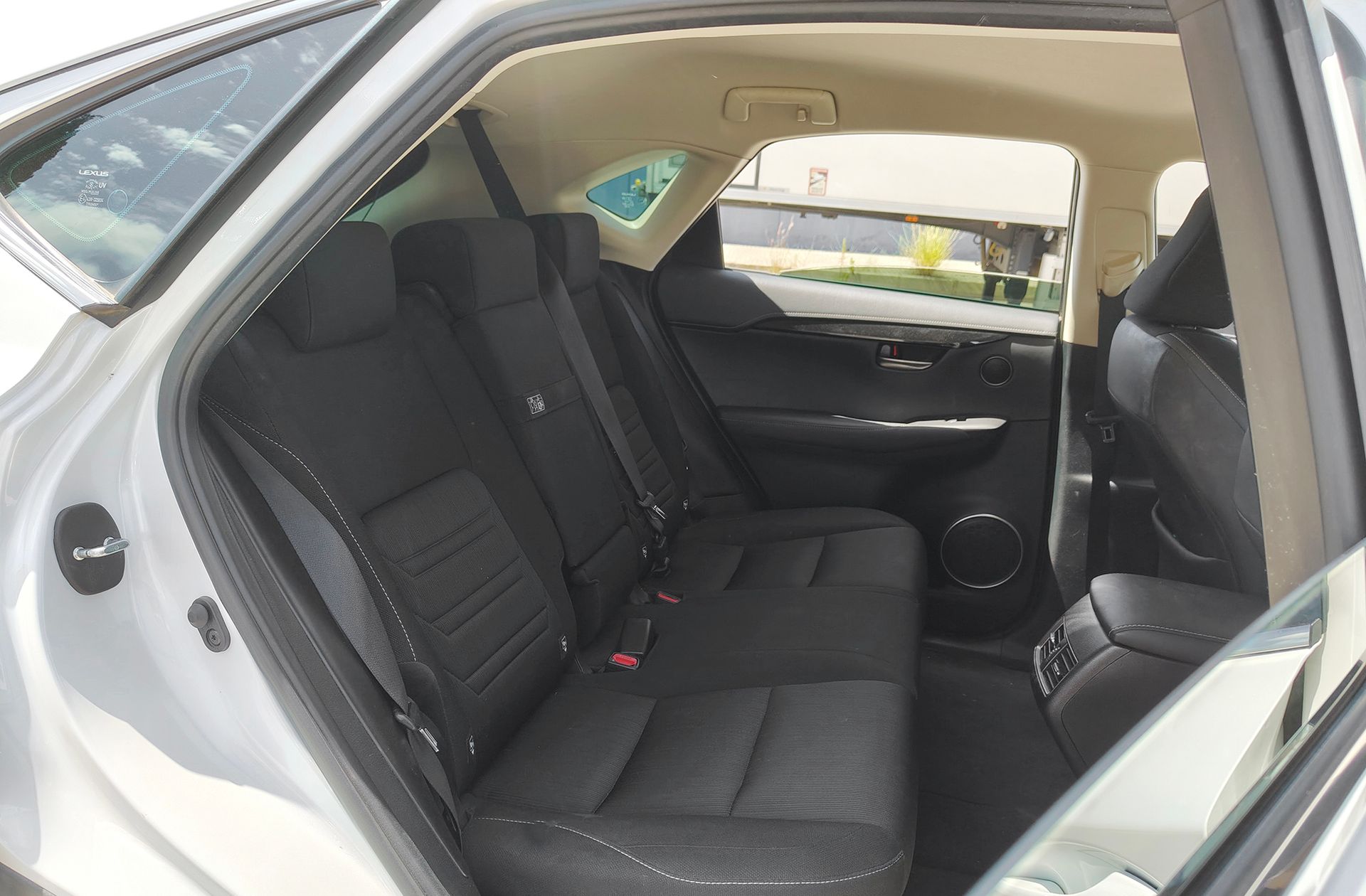 Lexus NX 300h Eco 2WD - foto 17