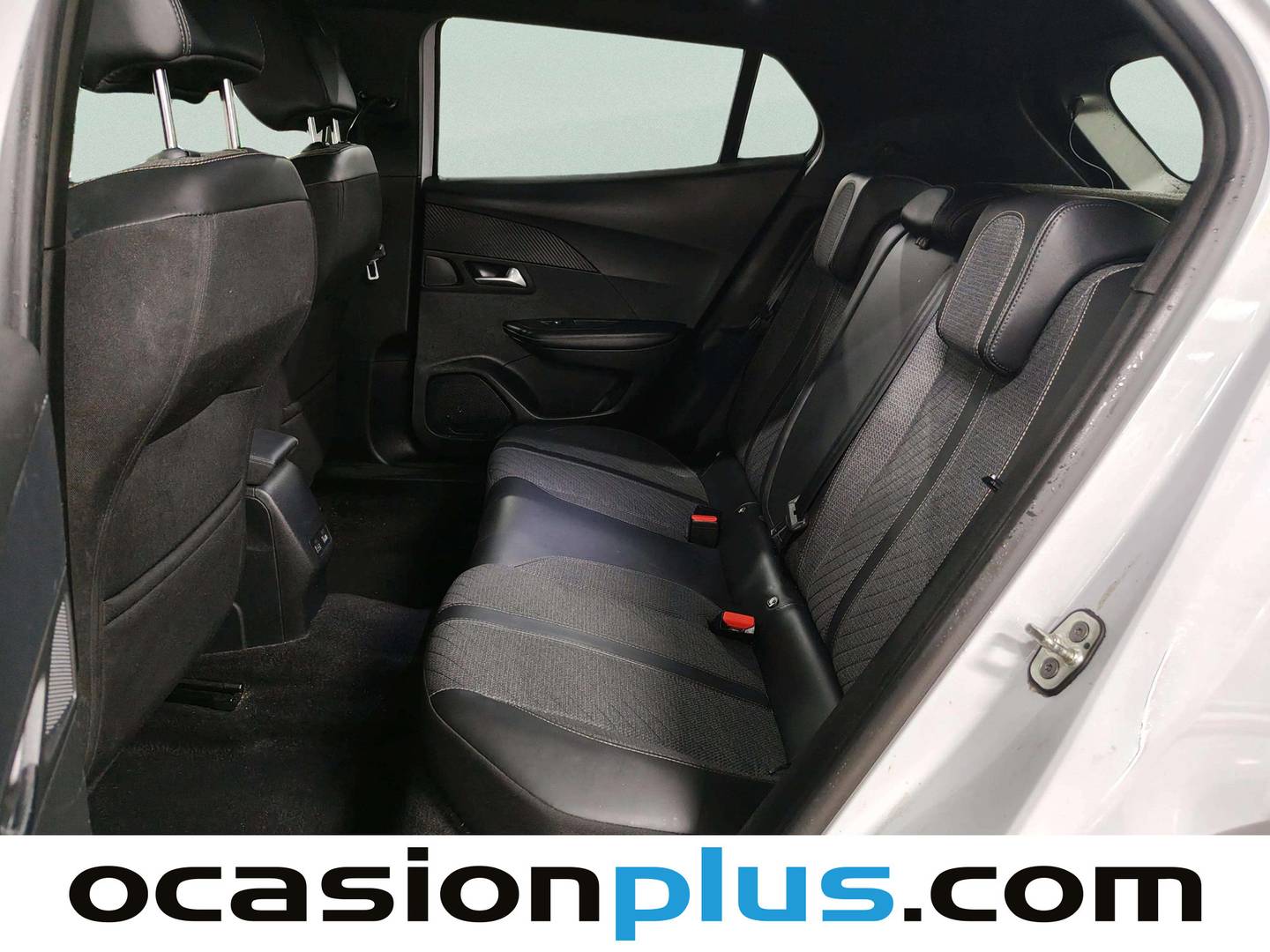 Foto asientos traseros Peugeot 2008 Peugeot 2008 PureTech 130 S&S Allure EAT8 (130 CV)