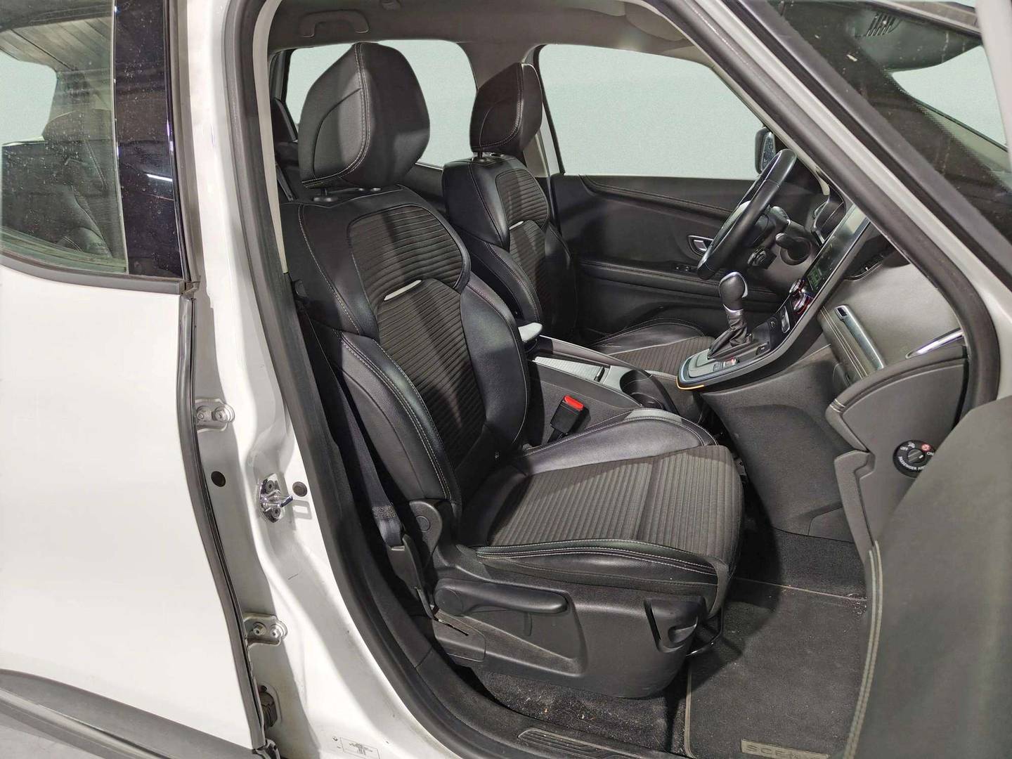 Renault Scénic Renault Scenic Zen Energy TCe (140 CV) EDC al mejor precio