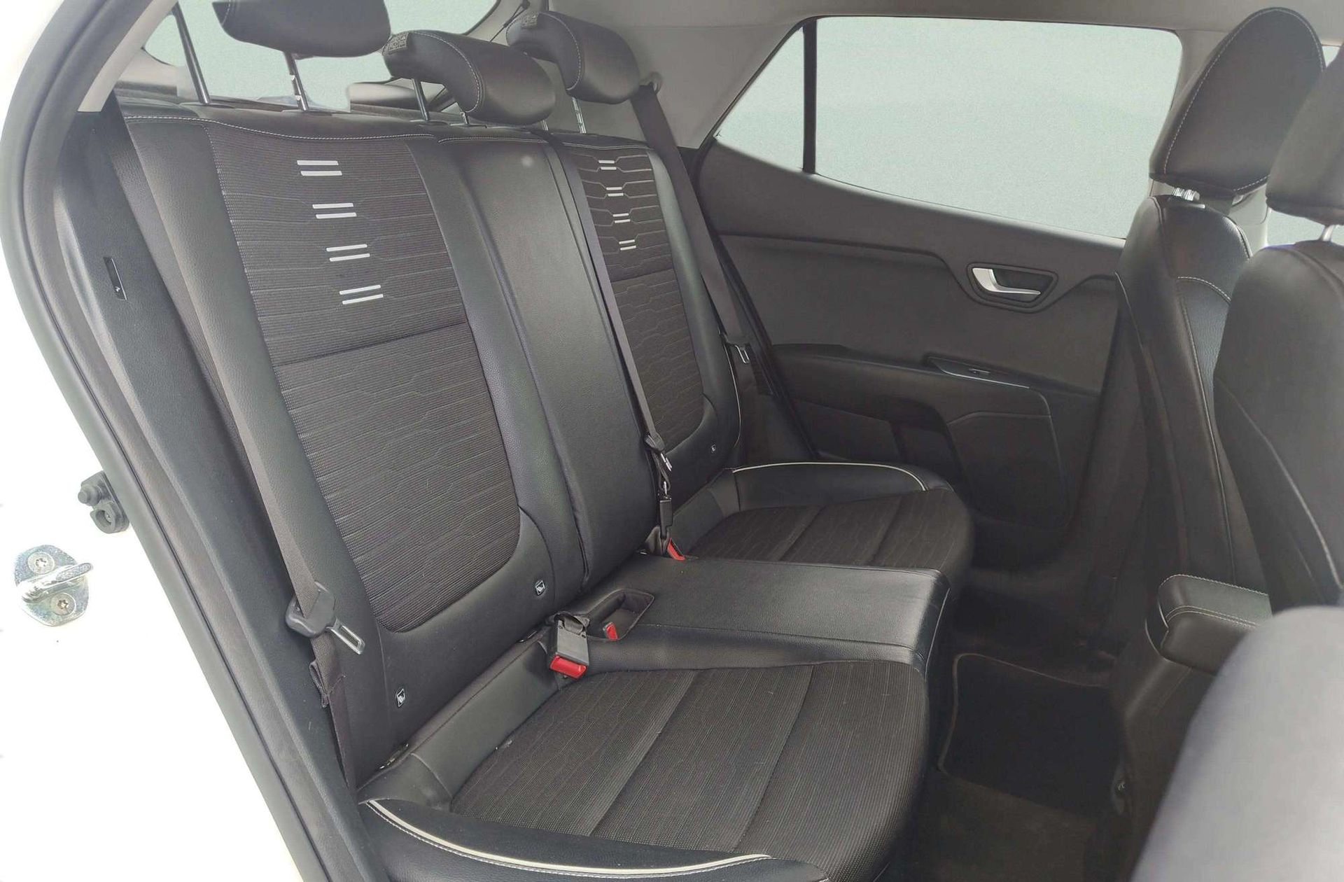 Kia Stonic 1.0 T-GDi MHEV iMT GT Line - foto 18