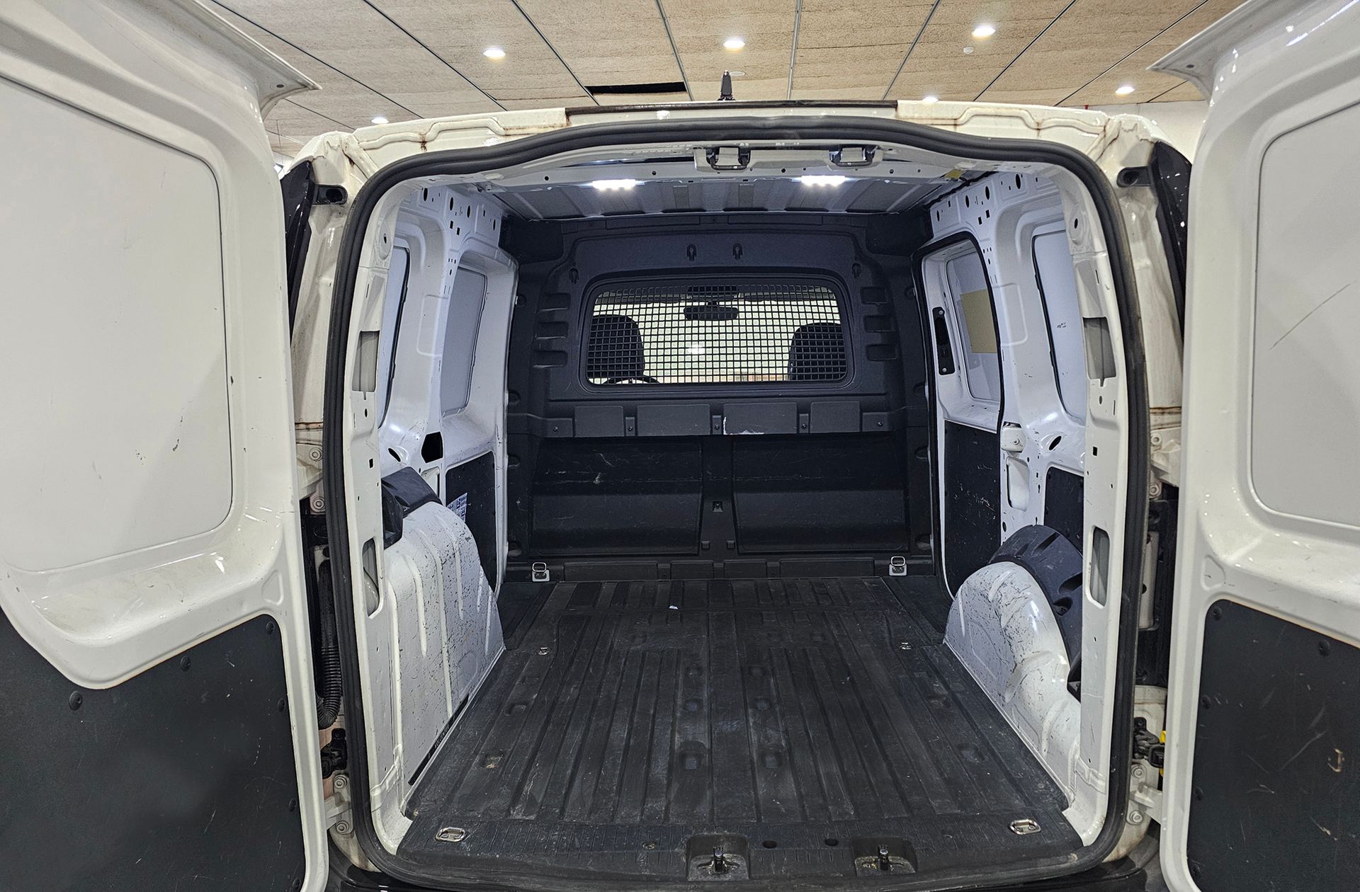 Volkswagen Caddy Cargo 2.0 TDI - foto 13