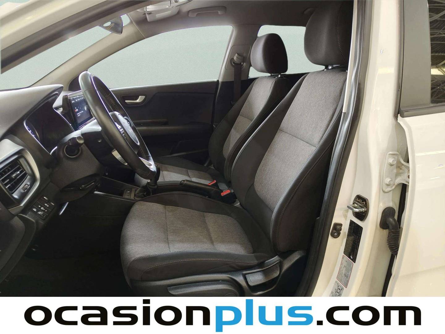 Foto asientos delanteros KIA Stonic Kia Stonic 1.0 T-GDi MHEV iMT Concept (100 CV)