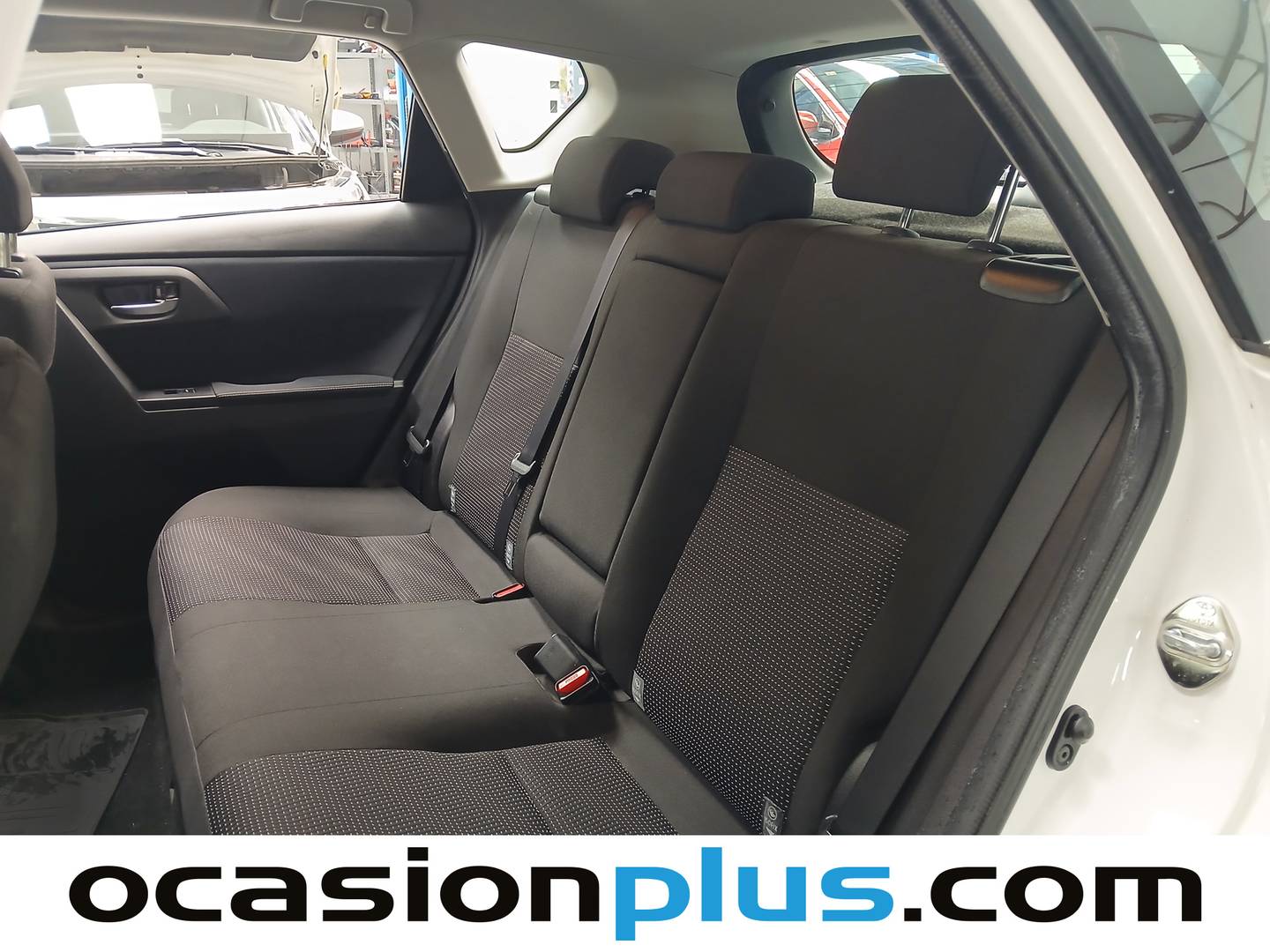 Foto asientos traseros Toyota Auris Toyota Auris 1.8 Hybrid Active  (136 CV)
