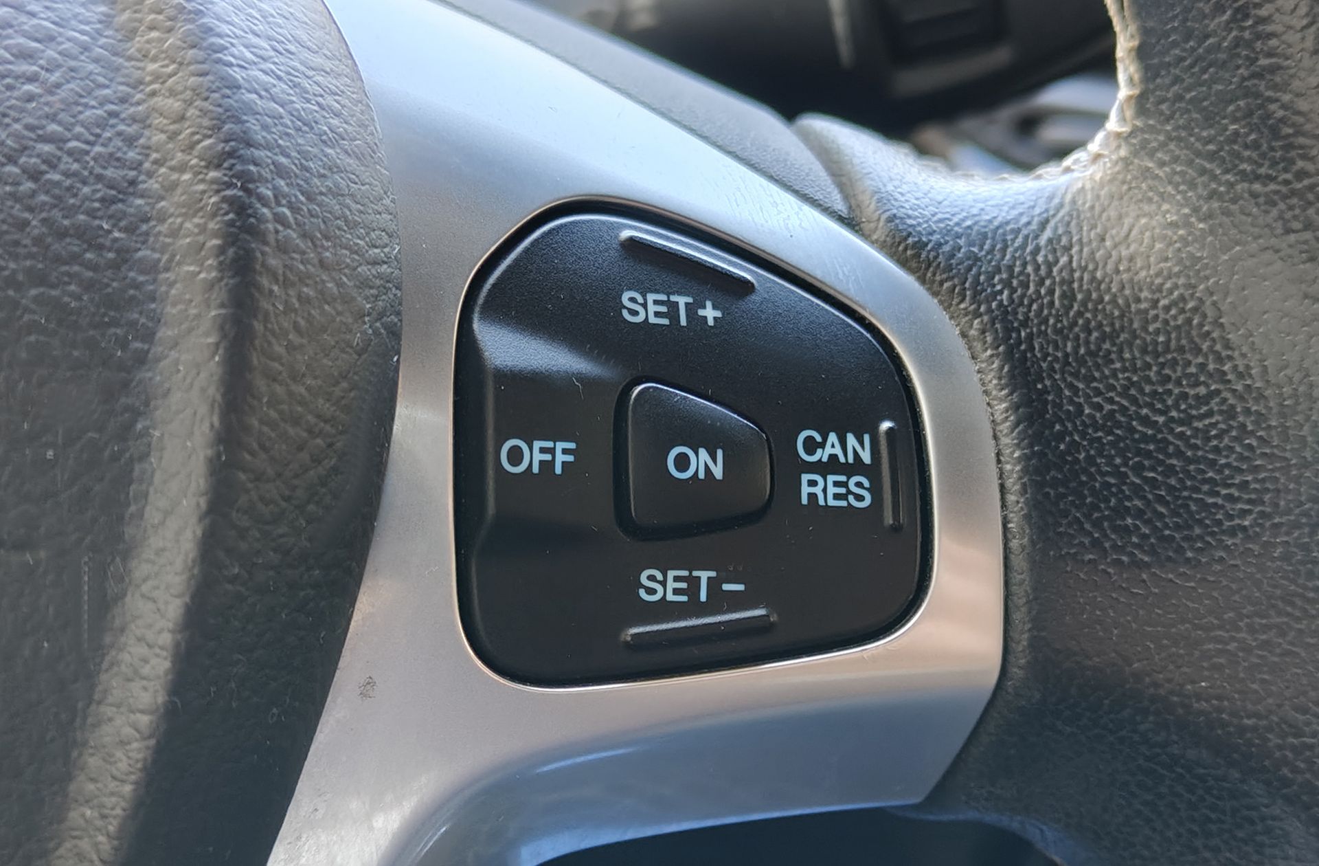 Ford Fiesta 1.0 EcoBoost Titanium - foto 27
