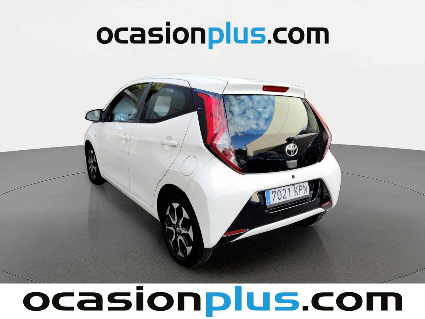 Foto trasera Toyota Aygo Toyota Aygo 1.0 70 x-play (72 CV) izquierda