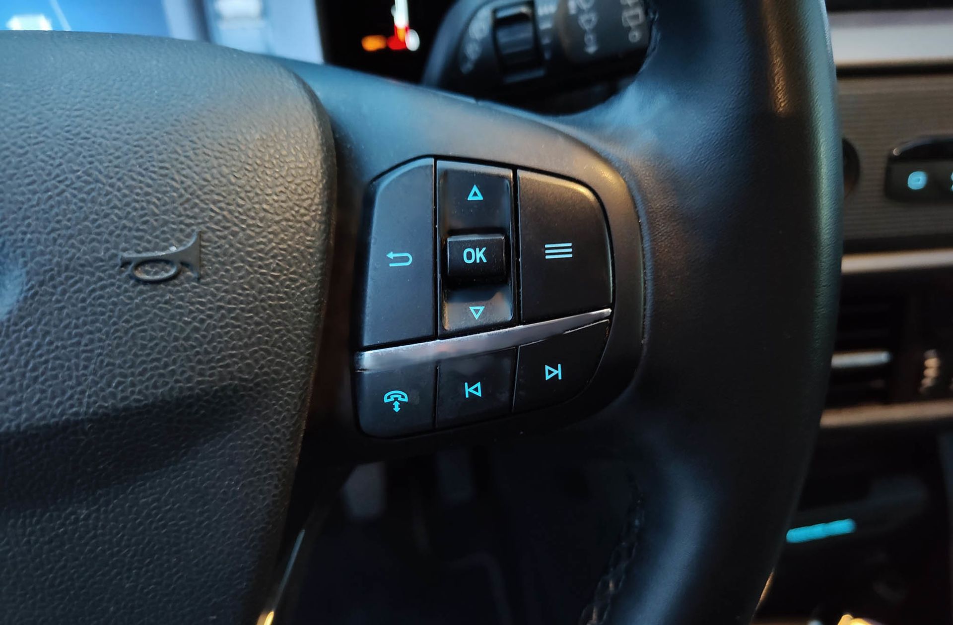 Ford Tourneo Courier 1.0 EcoBoost Titanium - foto 27