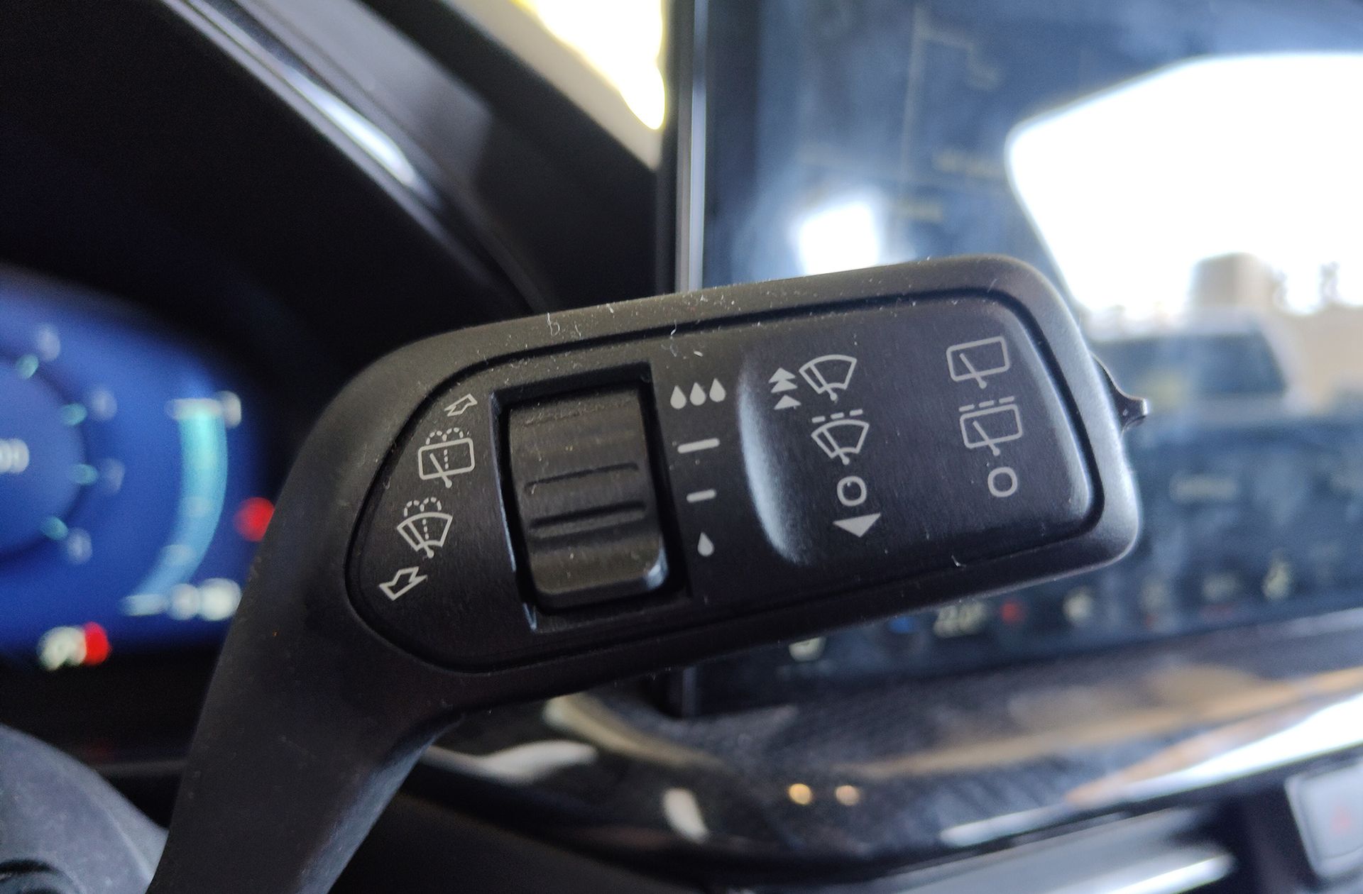 Ford Focus 1.0 EcoBoost MHEV ST-Line - foto 32