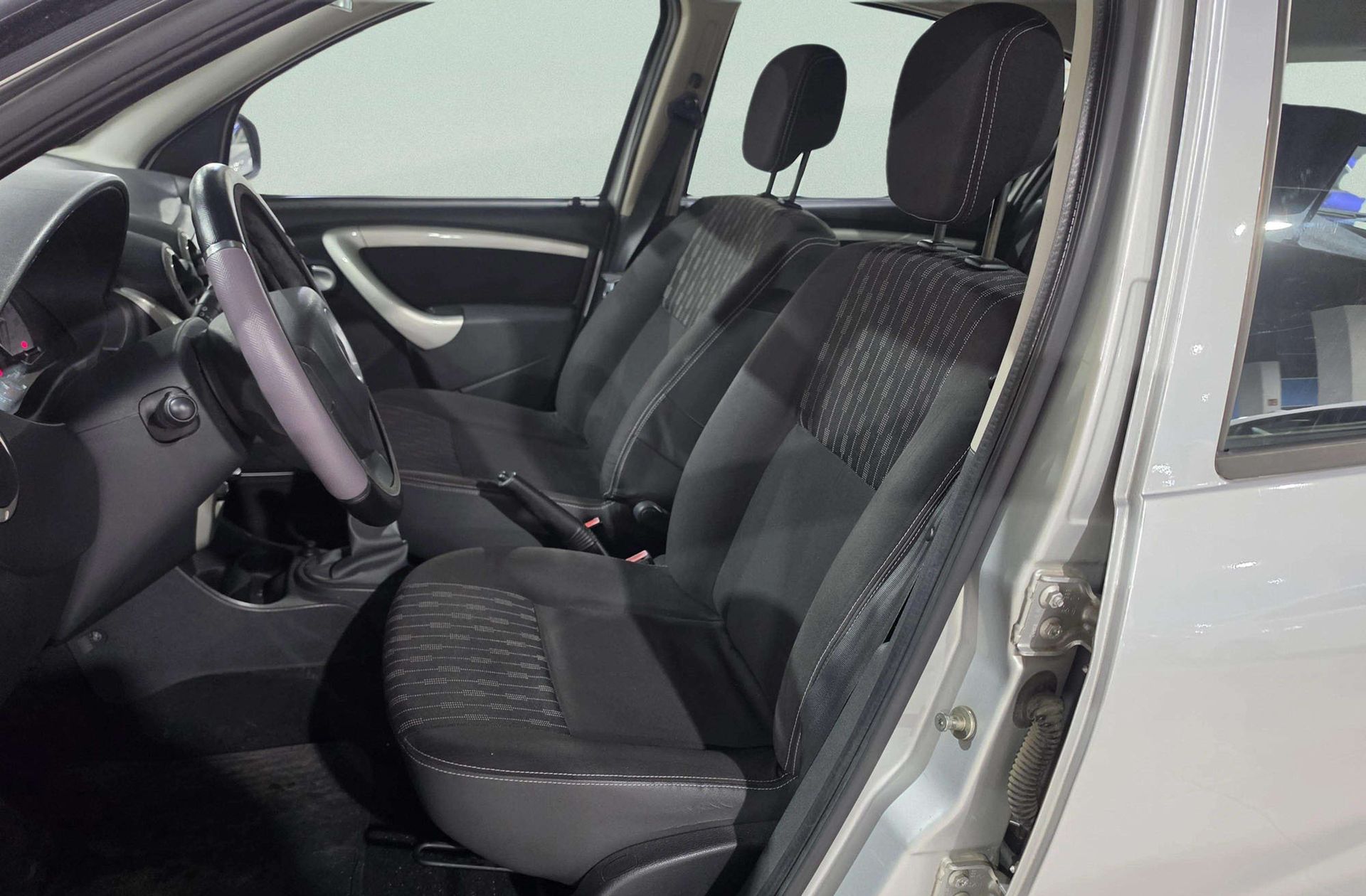 Dacia Sandero Laureate 1.2 - foto 8