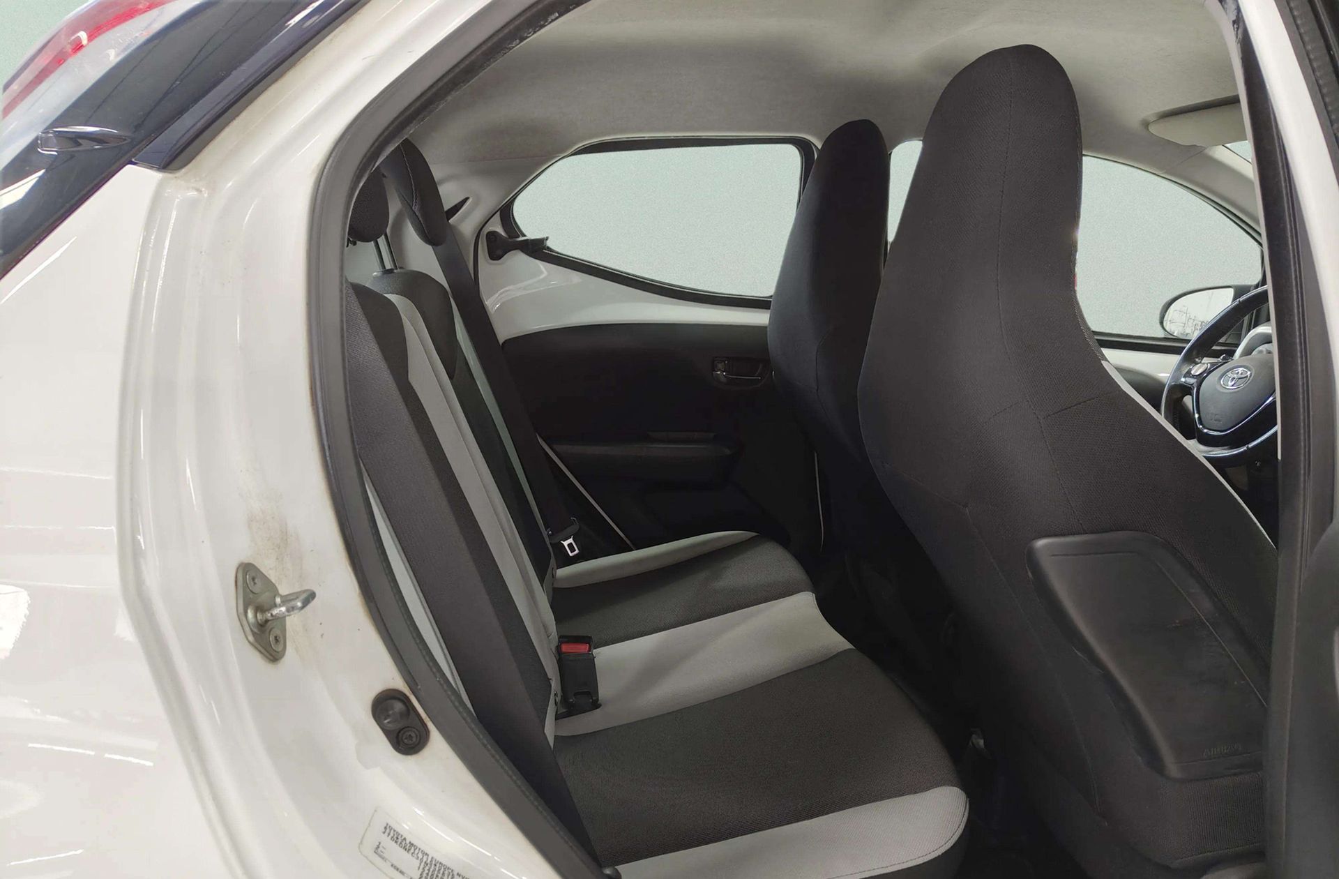 Toyota Aygo 1.0 70 x-play - foto 15