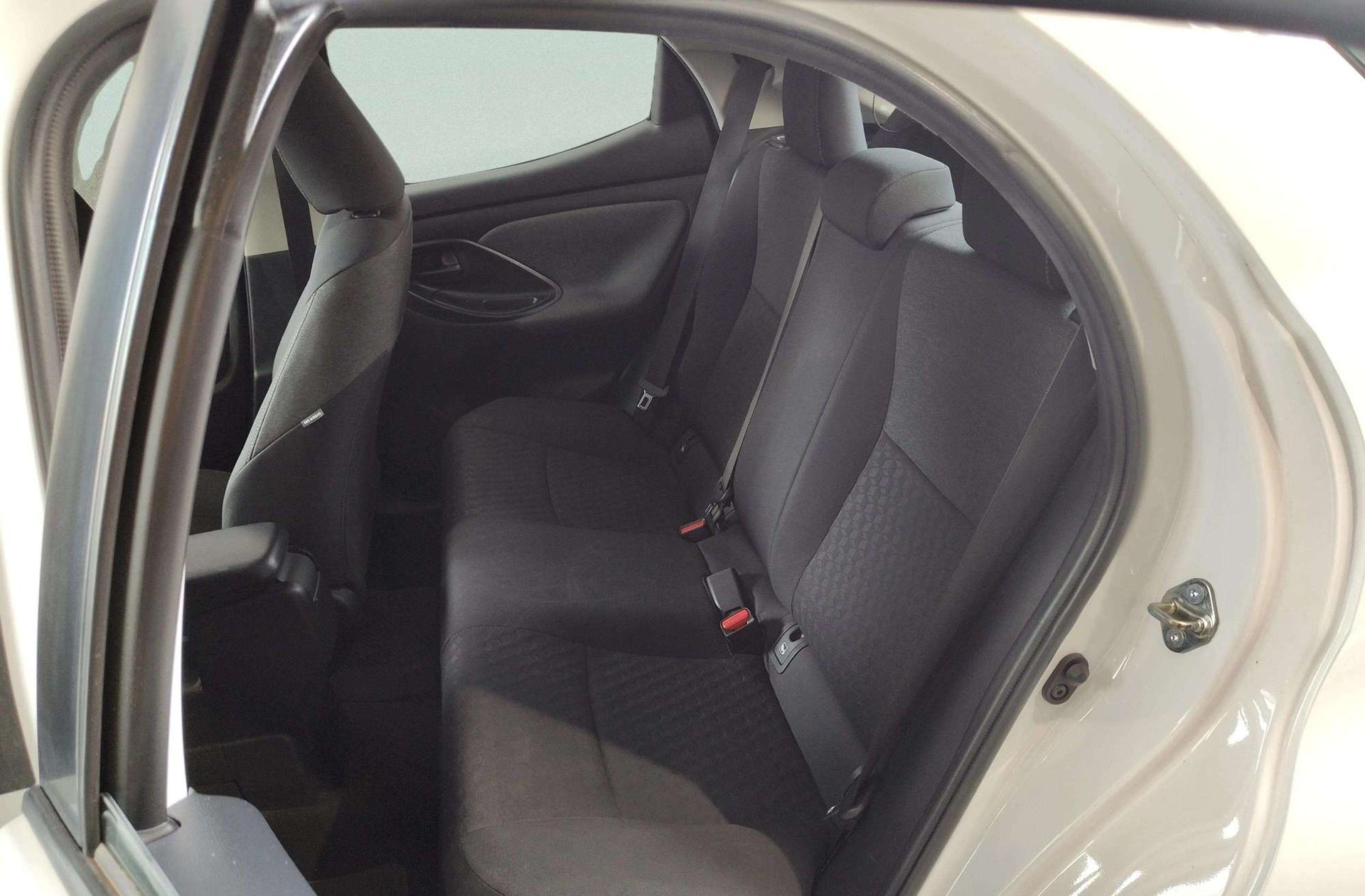 Toyota Yaris 120H Business Plus - foto 10