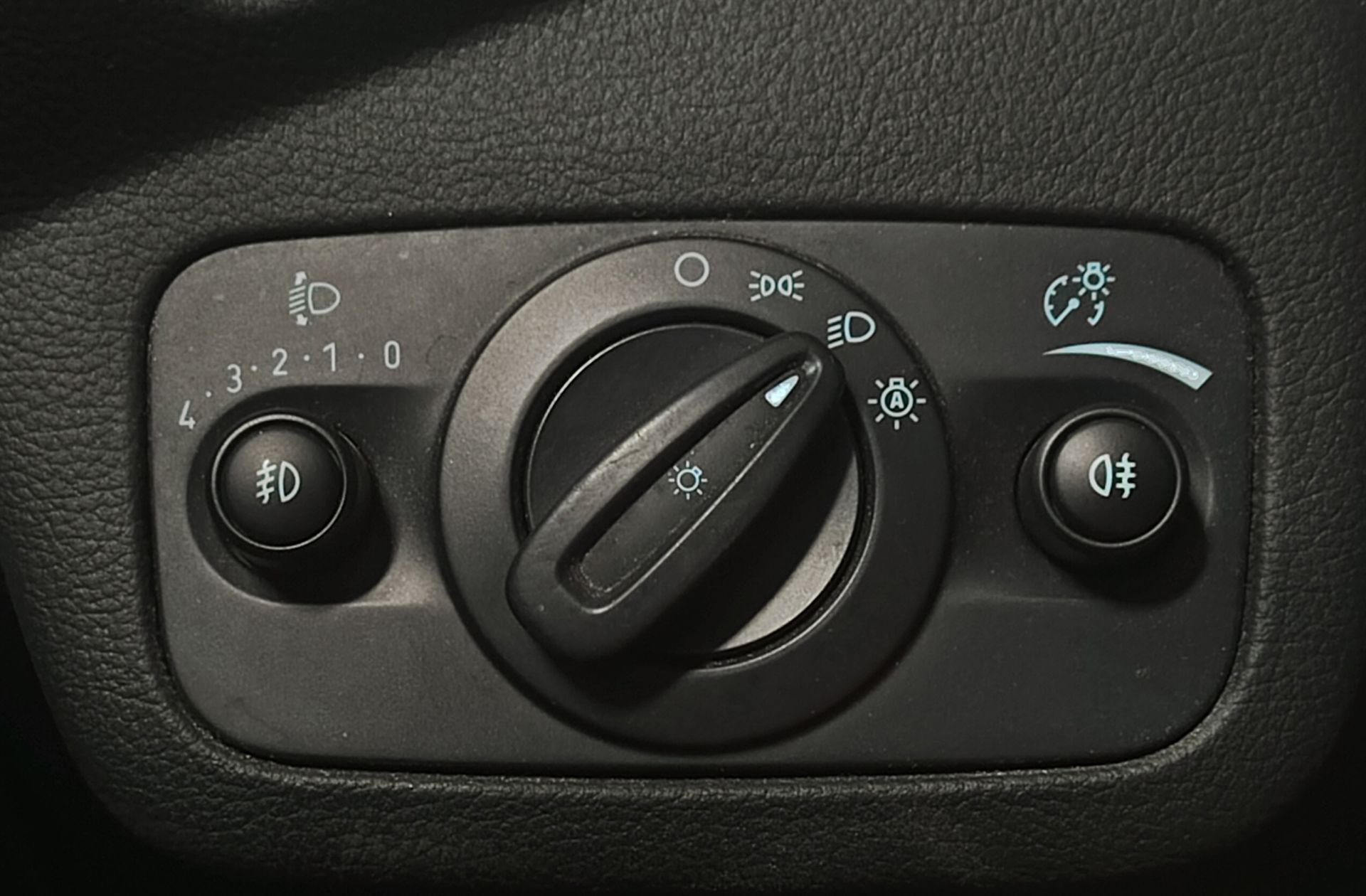 Ford C-Max 1.0 EcoBoost Titanium - foto 24