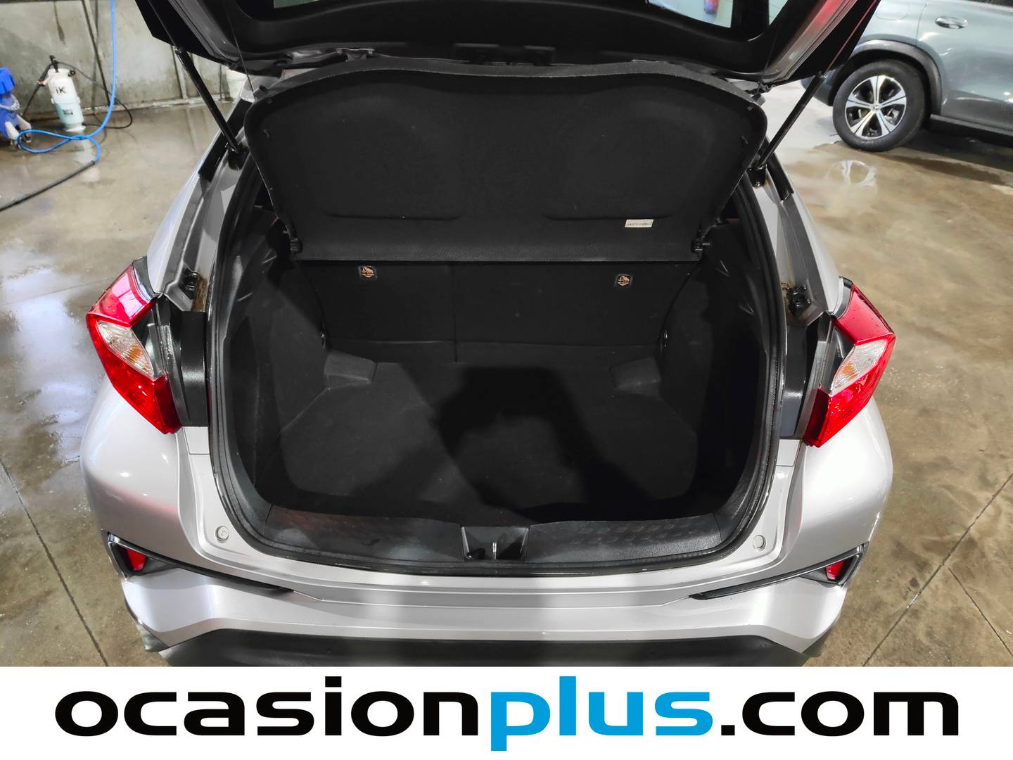 Foto Toyota C-HR Toyota C-HR 1.8 125H Advance (122 CV)