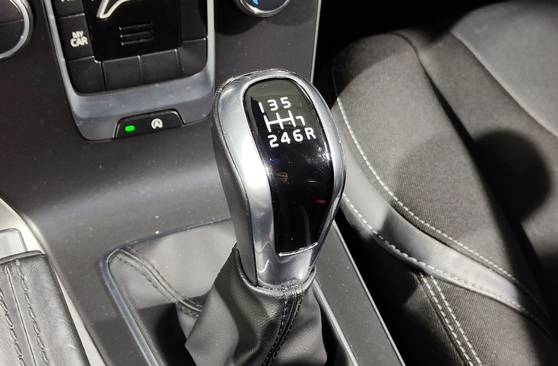 Volvo V40 T2 Momentum - foto 5