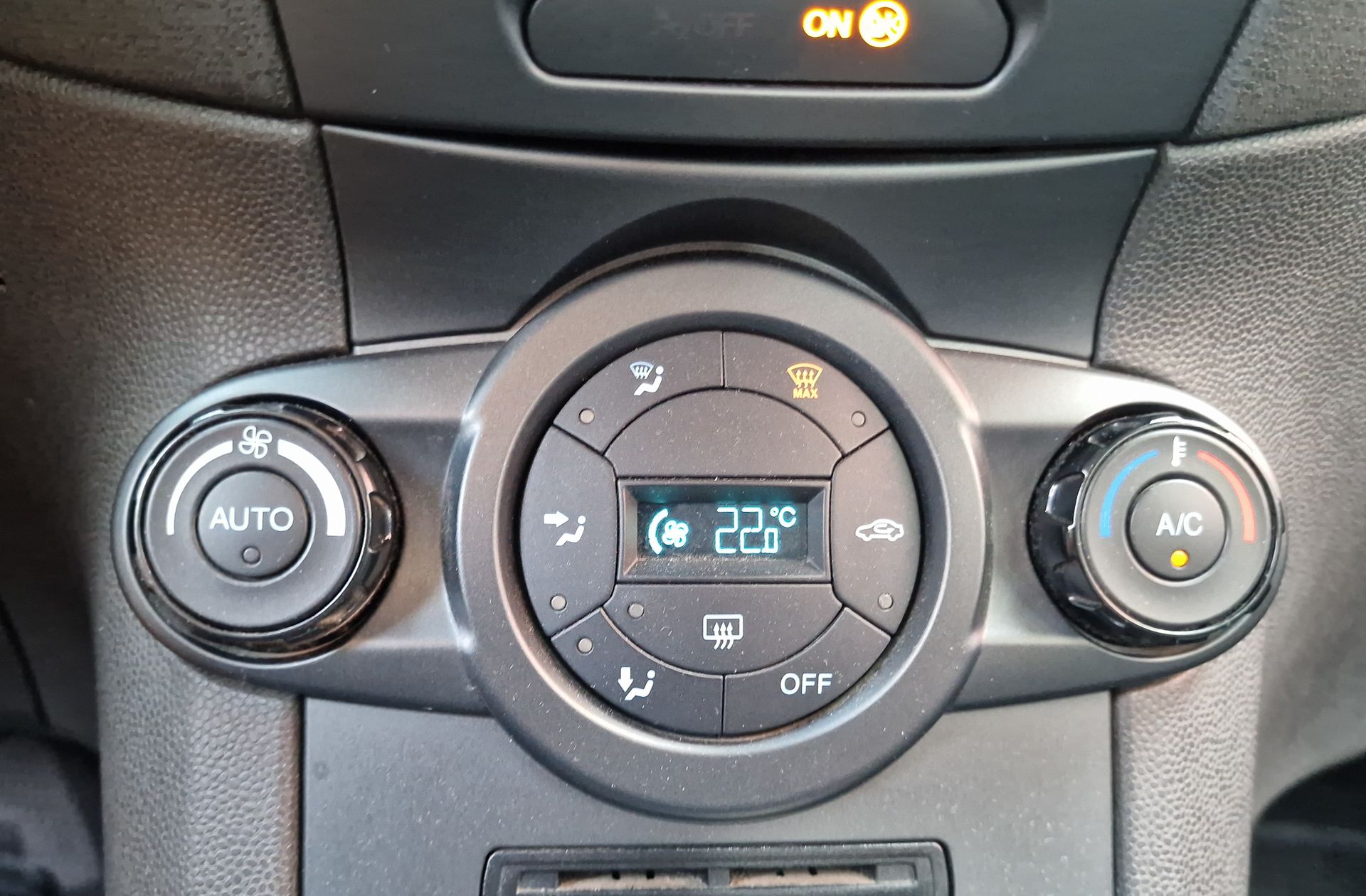 Ford Fiesta 1.6 TDCi Trend - foto 30