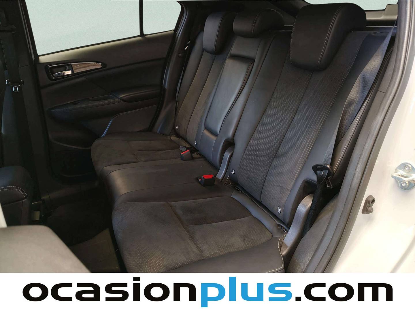 Foto asientos traseros Mitsubishi Eclipse Cross Mitsubishi Eclipse Cross 2.4 PHEV Kaiteki 4WD Auto (188 CV)