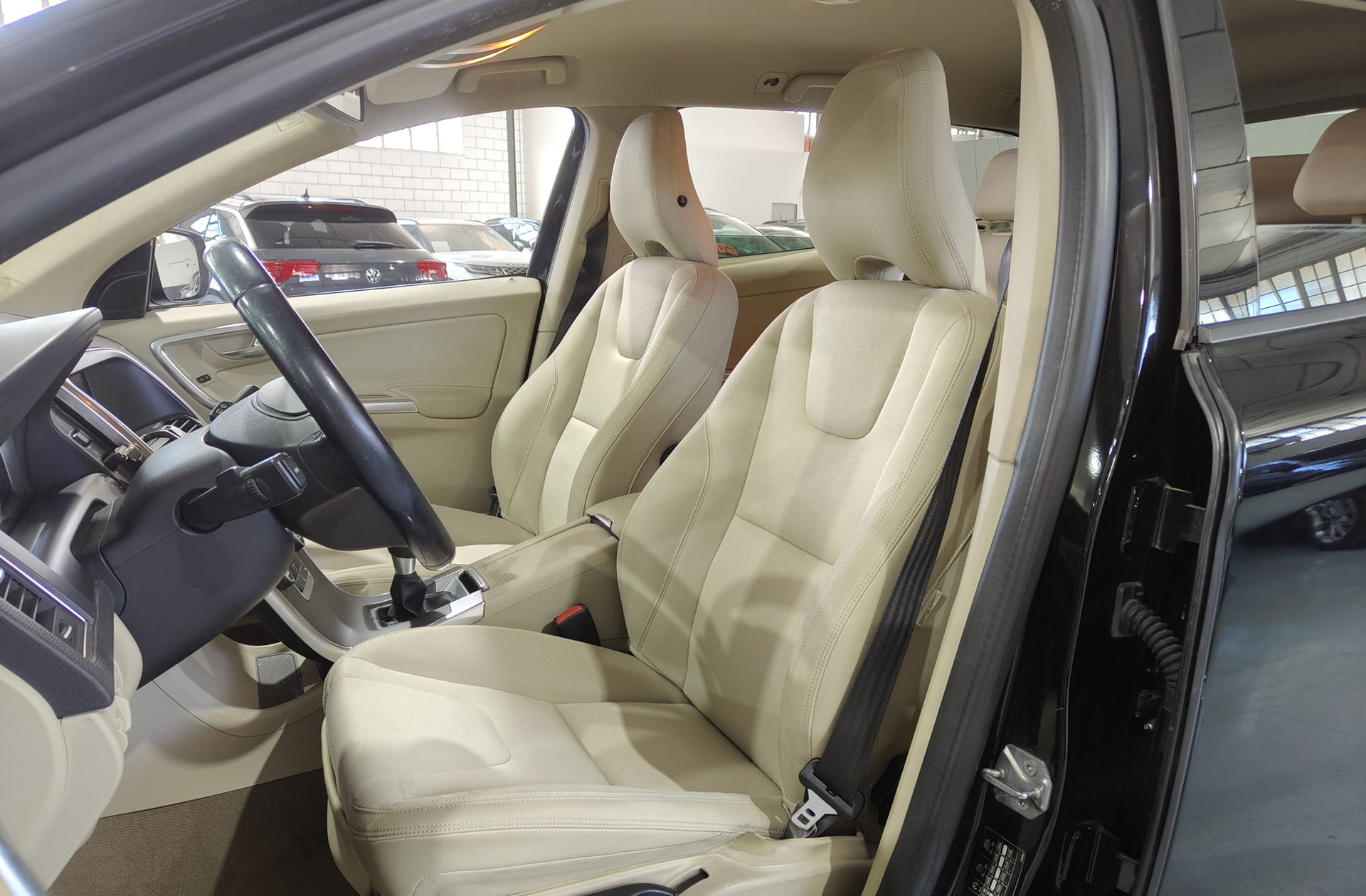 Volvo XC60 D3 Kinetic - foto 10