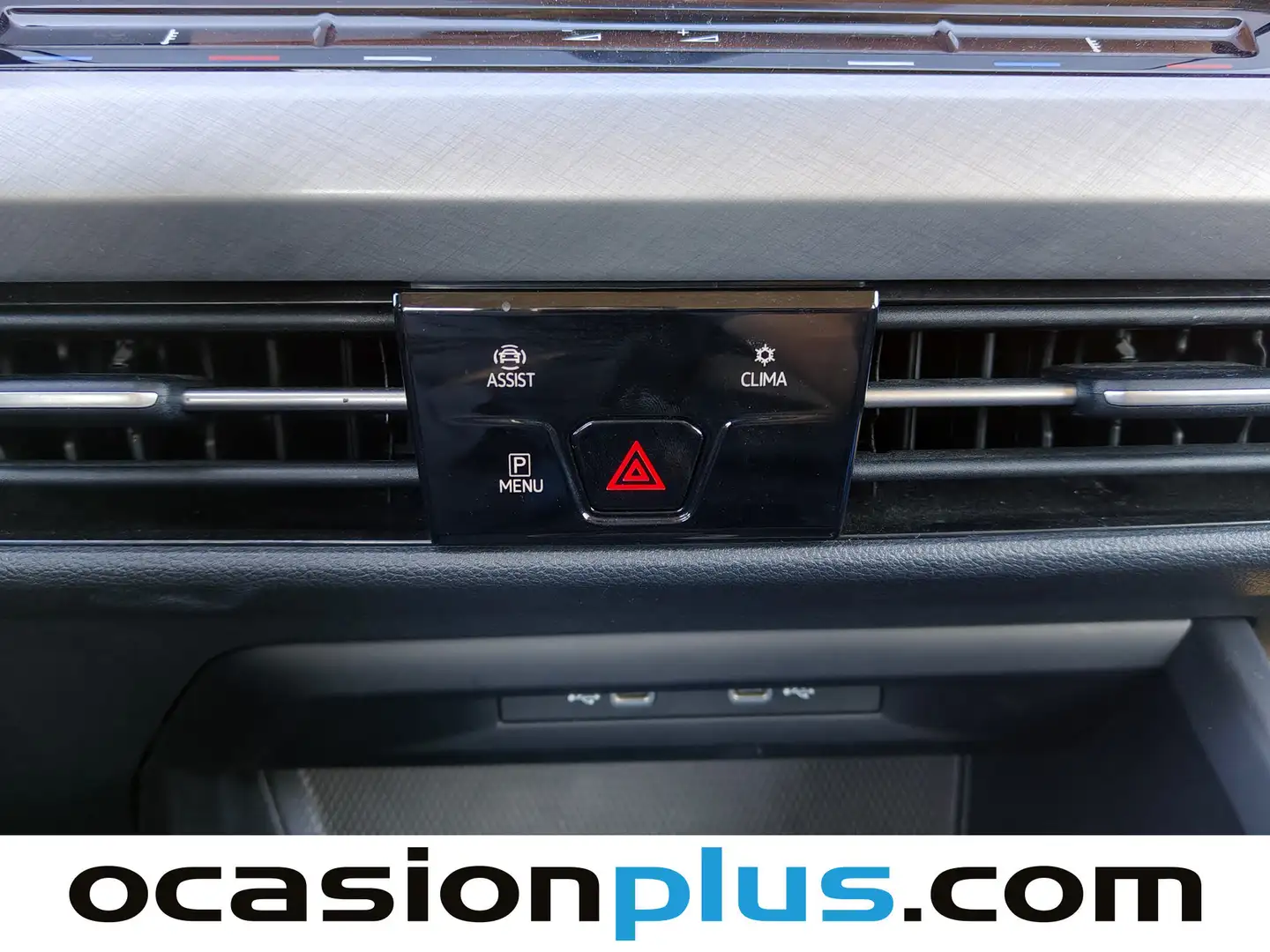 Foto Volkswagen Golf Volkswagen Golf Life 1.0 eTSI  (110 CV) DSG