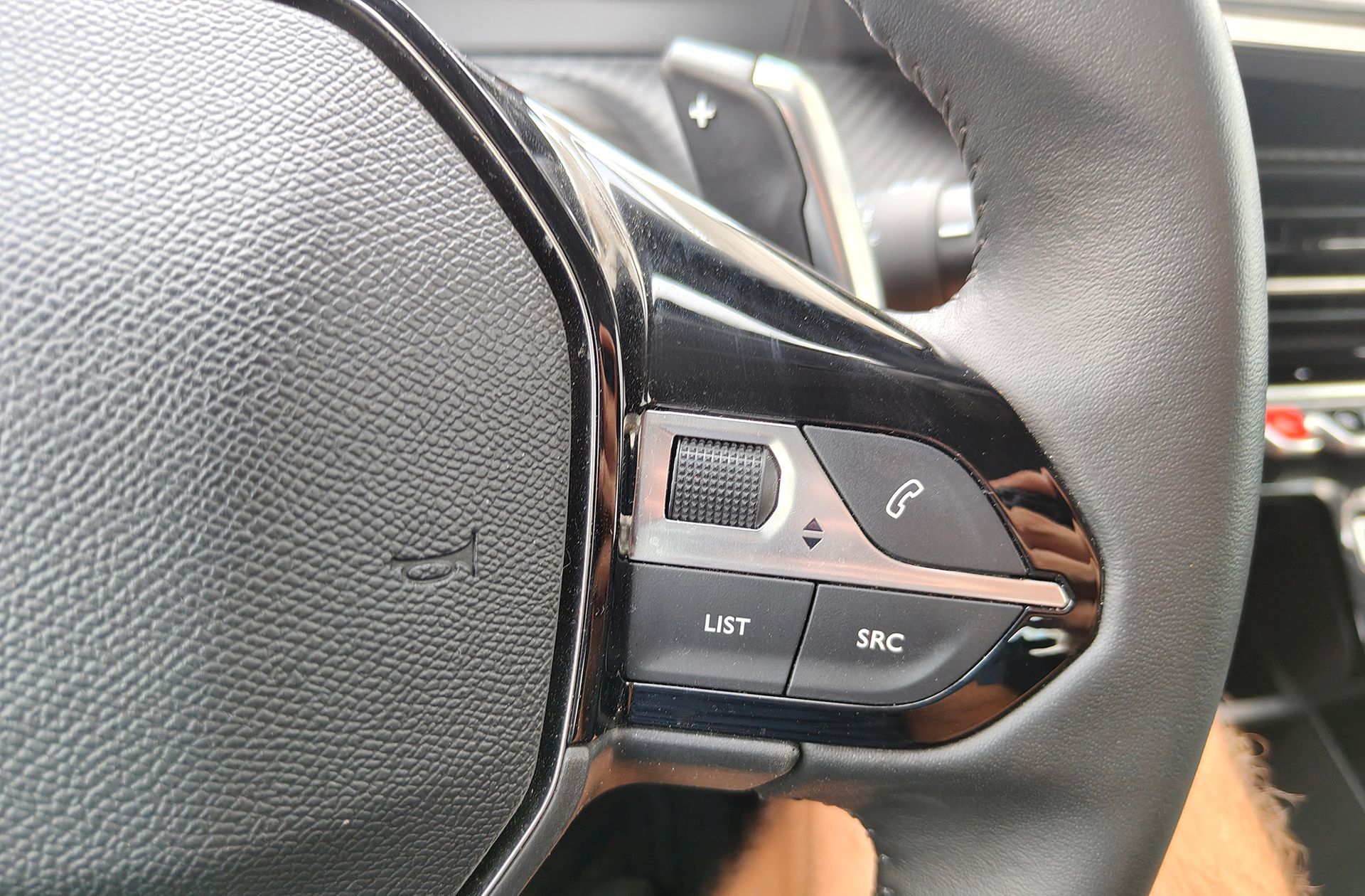 Peugeot 208 Style Hybrid 100 eDCS6 - foto 24